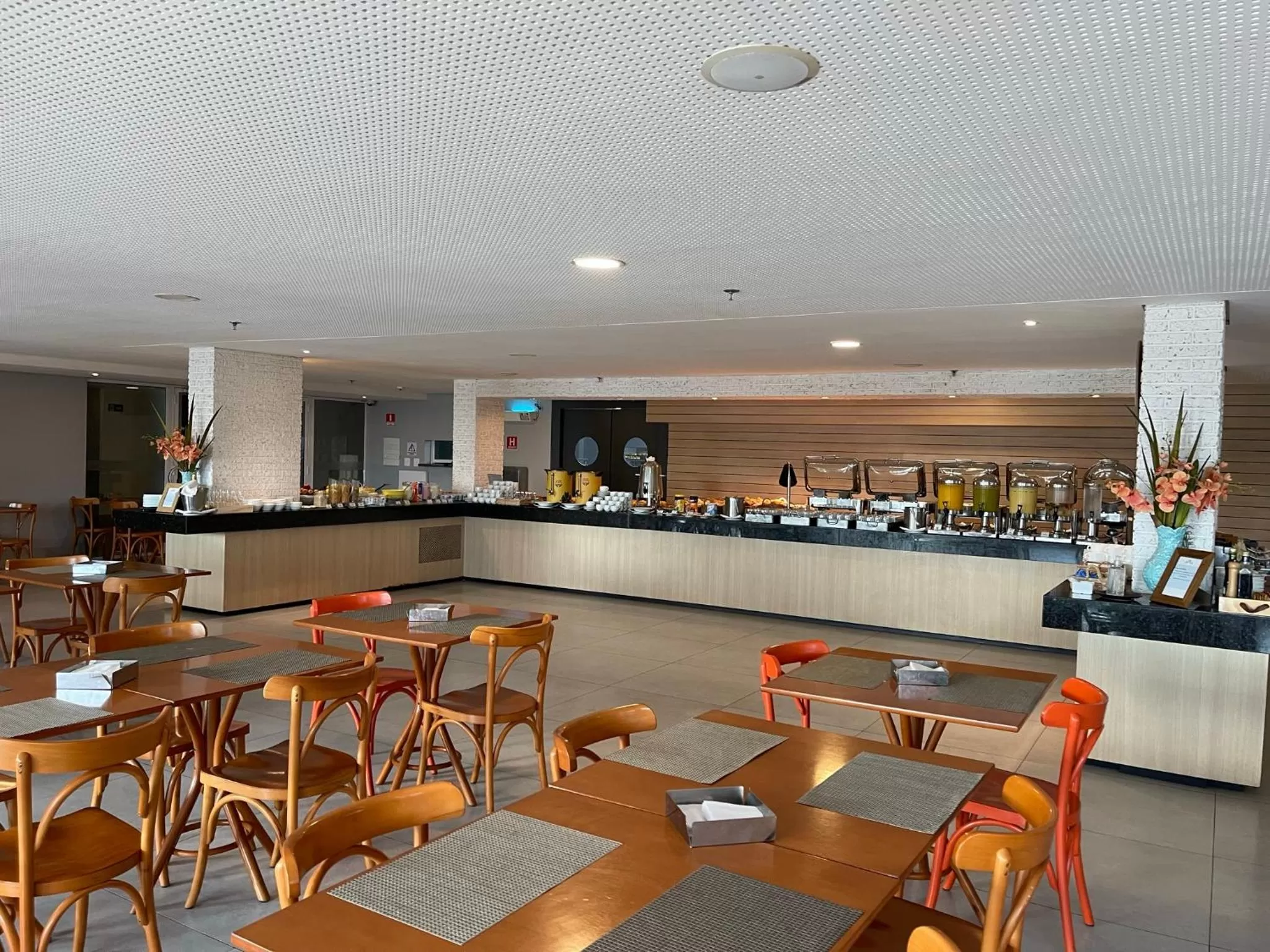 Restaurant/places to eat in Gran Mareiro Hotel