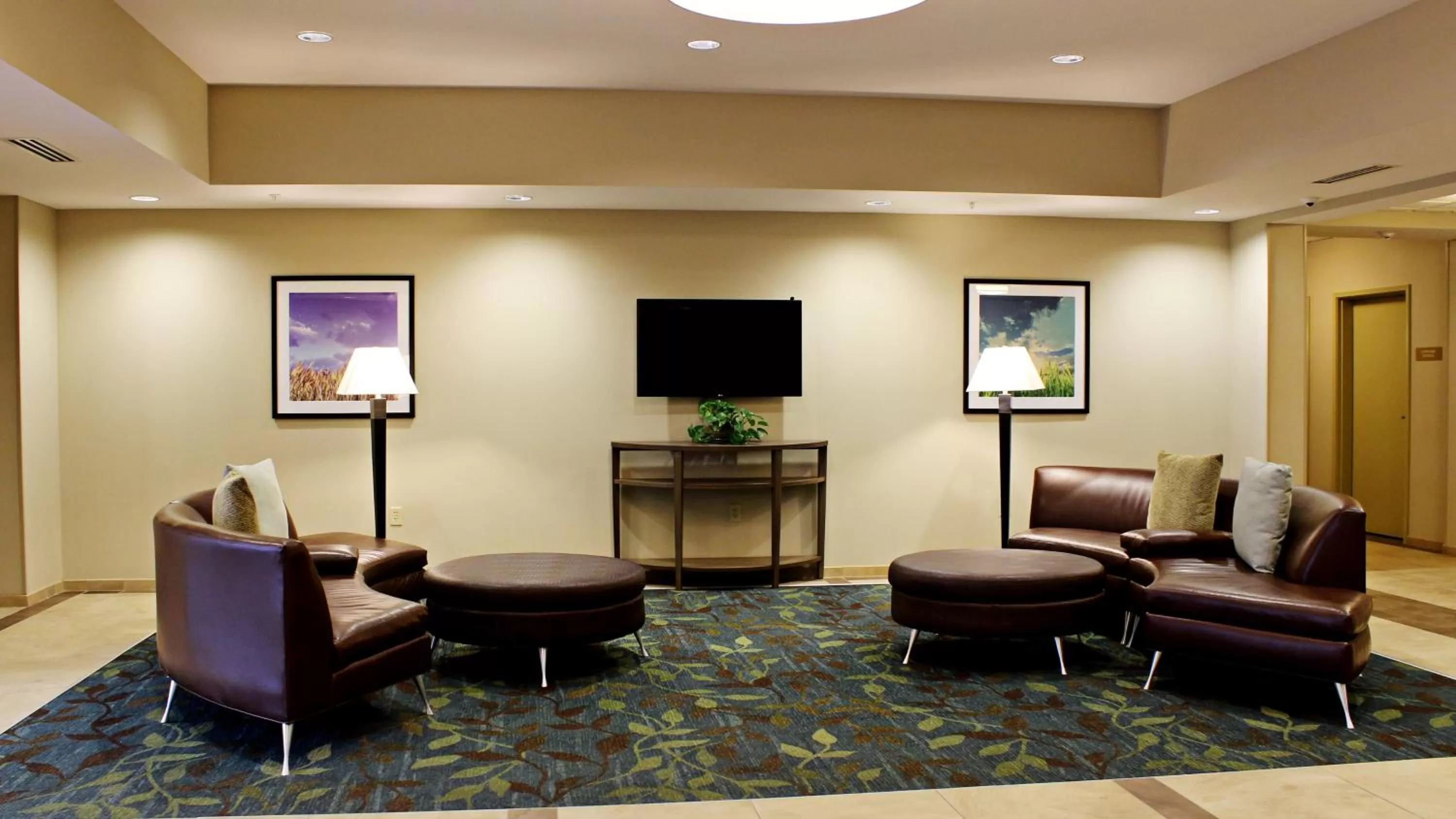Property building in Candlewood Suites Sioux City - Southern Hills by IHG