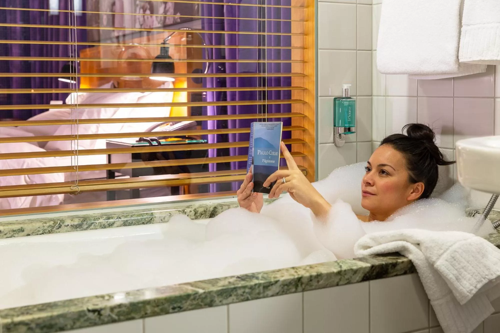 People in Hotel Rival