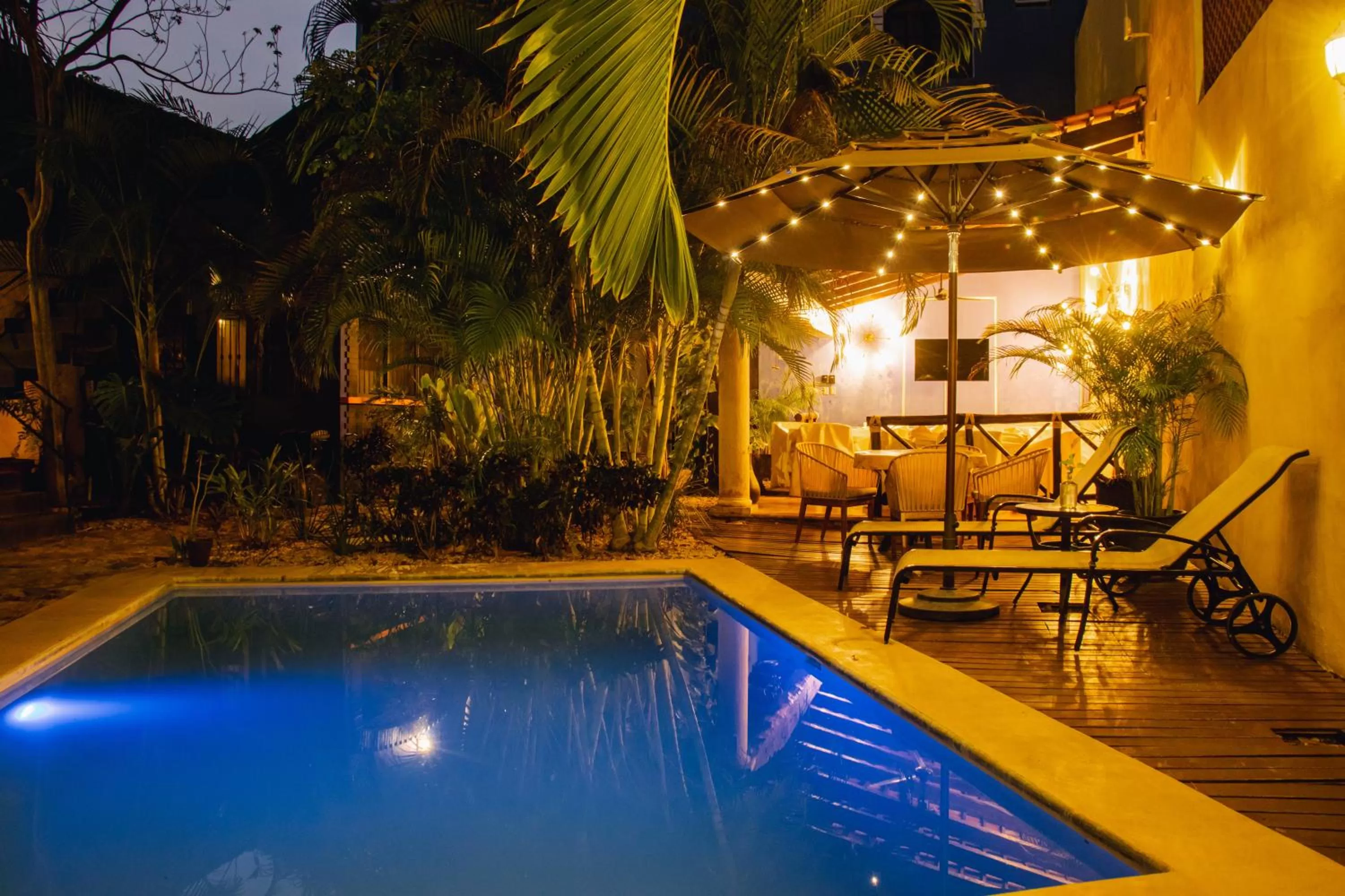 Night in Hotel Marionetas