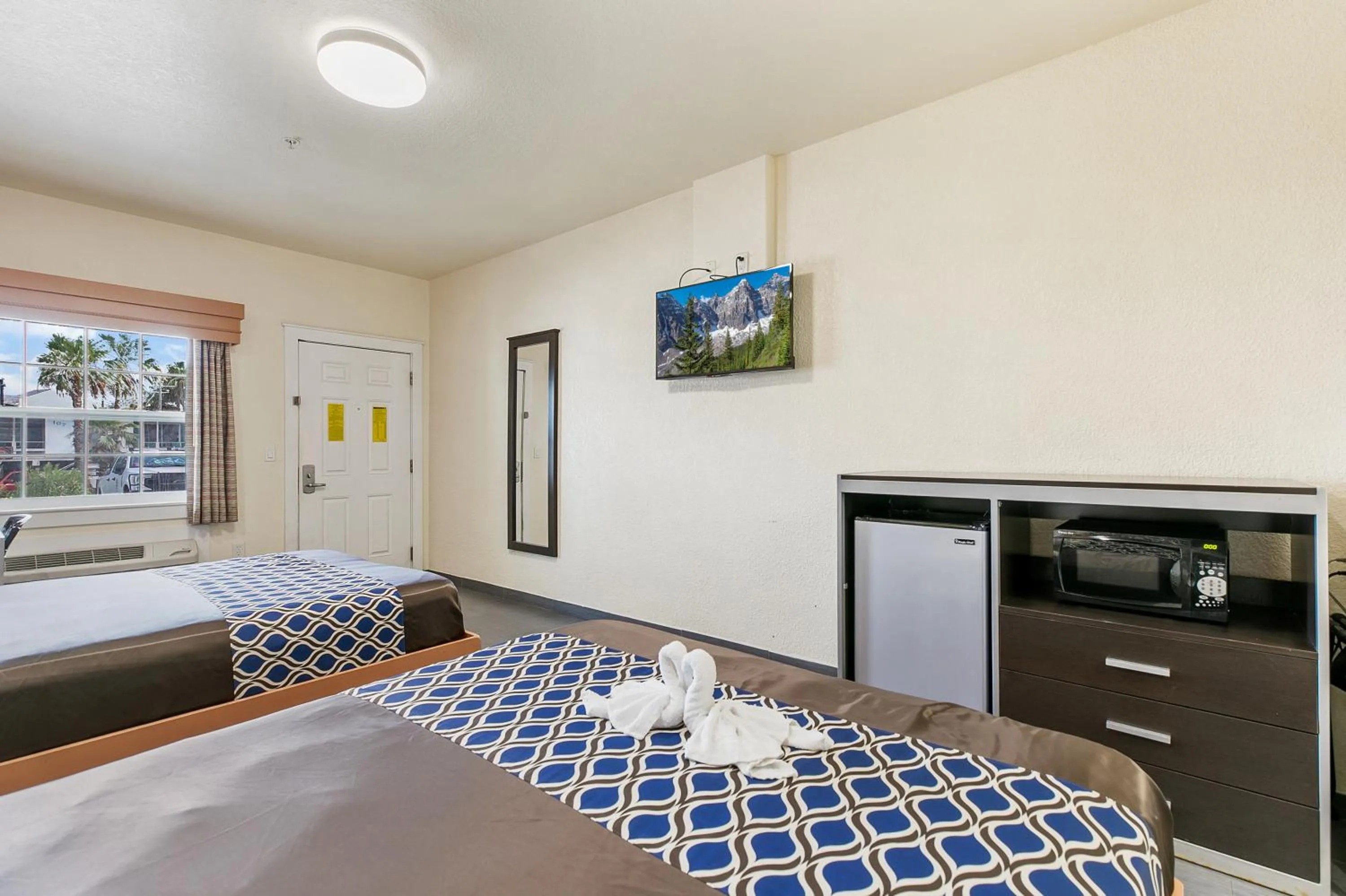 Bed in Lighthouse Inn