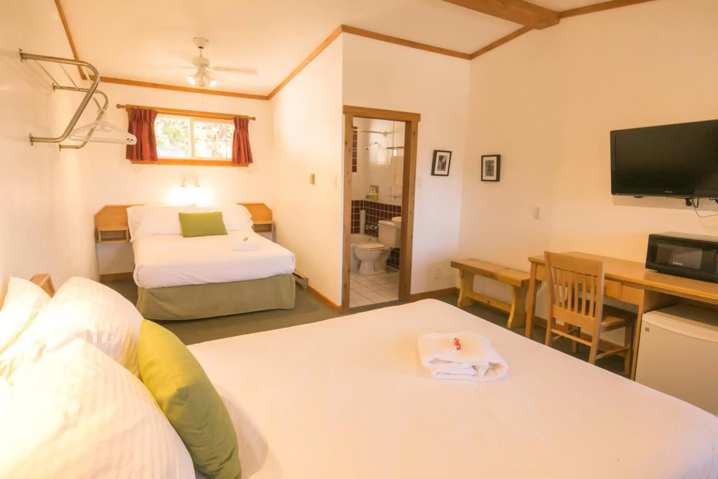 Queen Suite in Gateway Motel Queen Suite in Gateway Motel