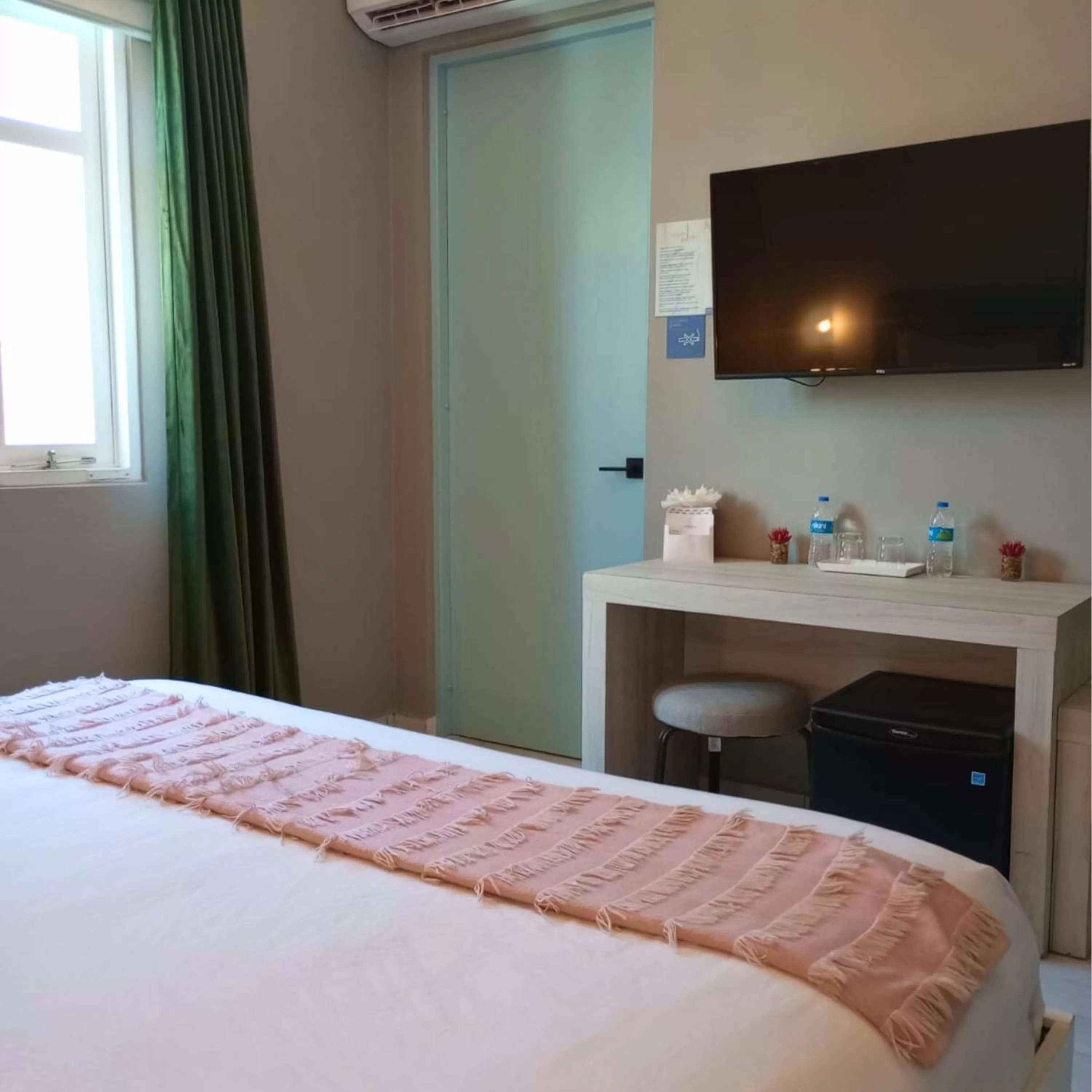 Bed in Trópica Beach Hotel