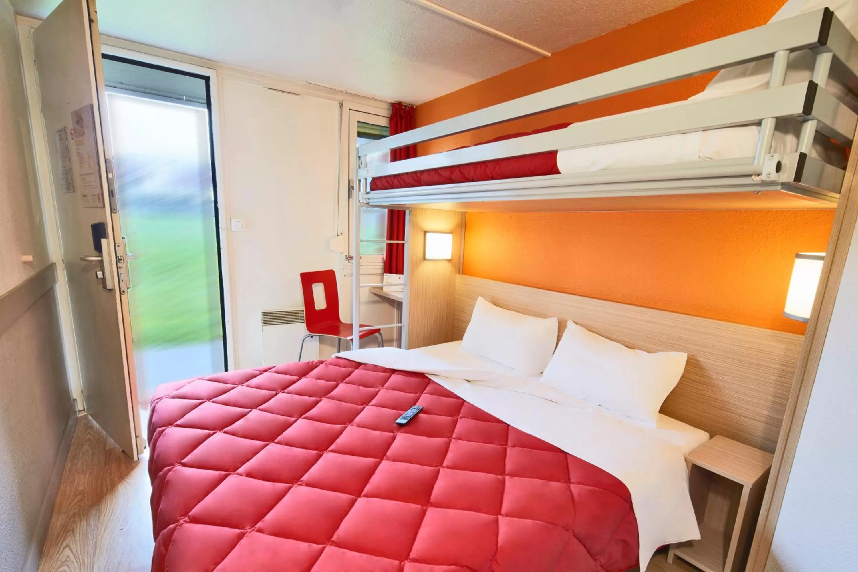 Photo of the whole room, Bed in Premiere Classe Toulouse Sud - Portet