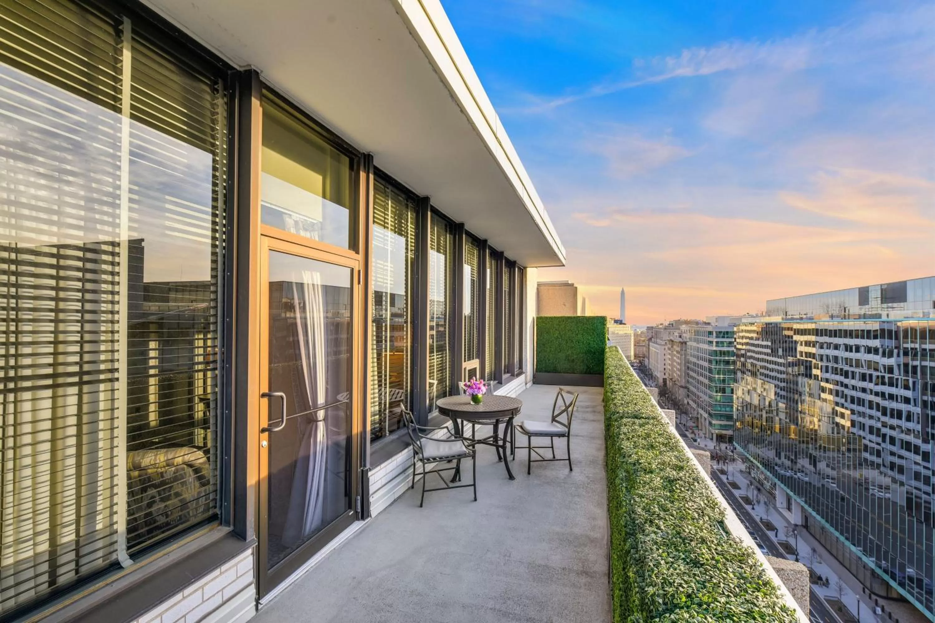 Photo of the whole room in Le Meridien Washington, DC, The Madison