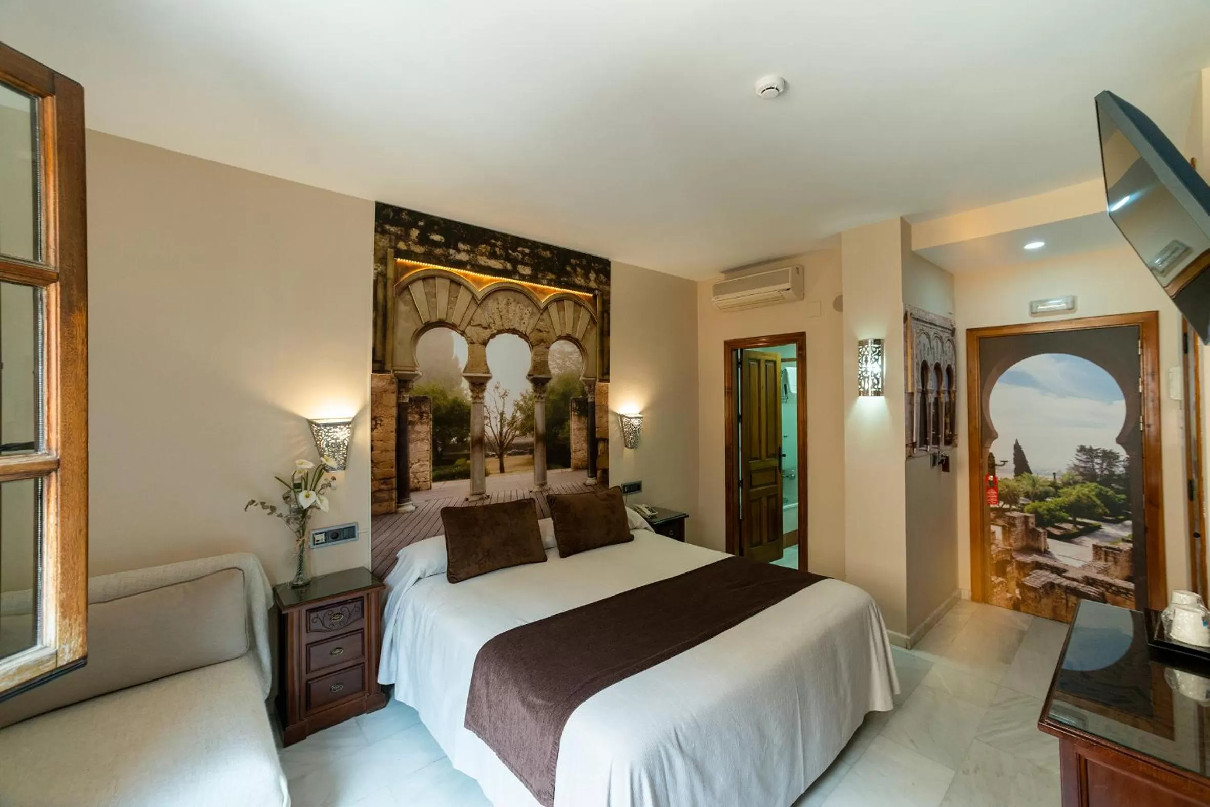 Photo of the whole room, Bed in Hotel Casa Museo de la Mezquita