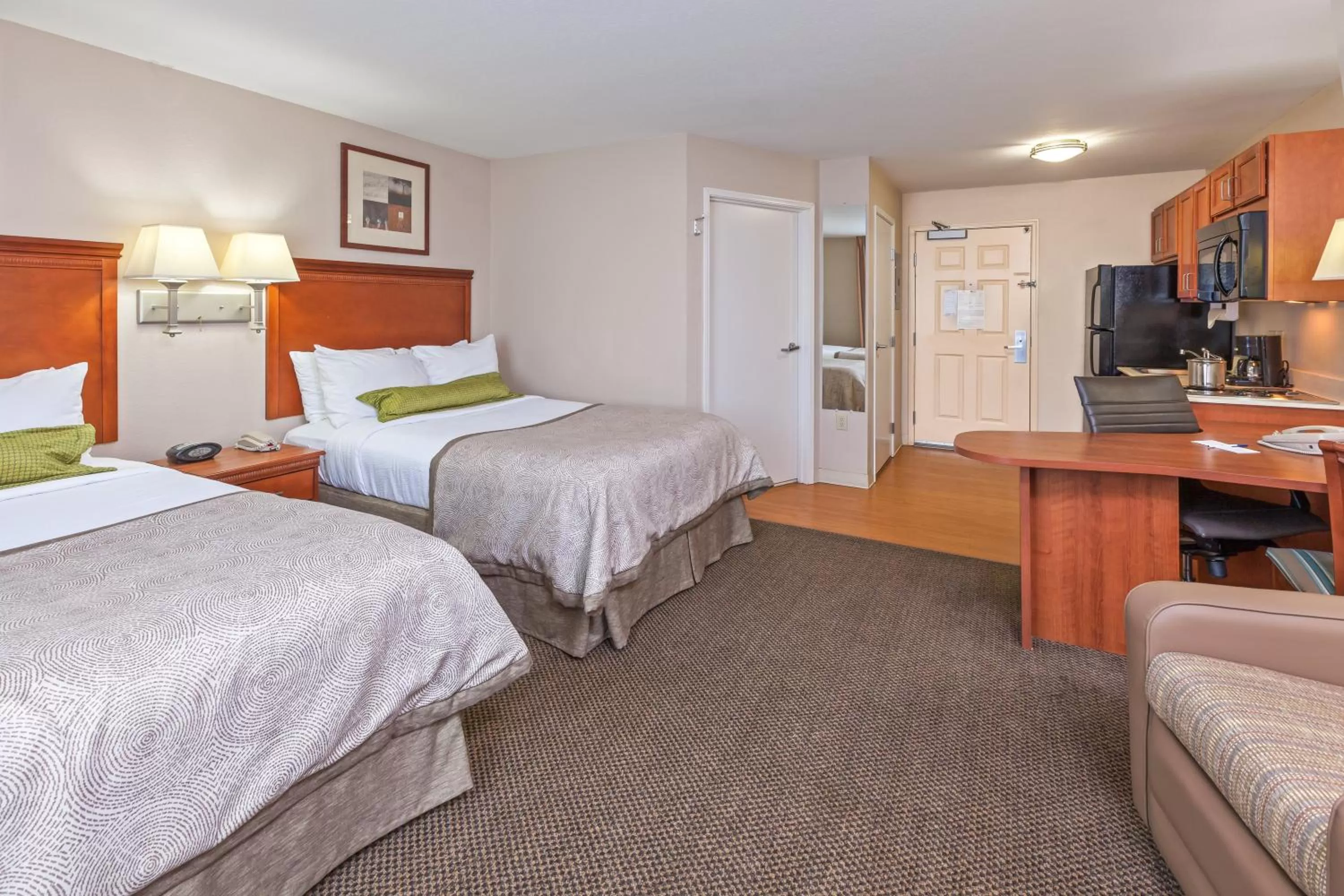Photo of the whole room, Bed in Candlewood Suites Owasso by IHG