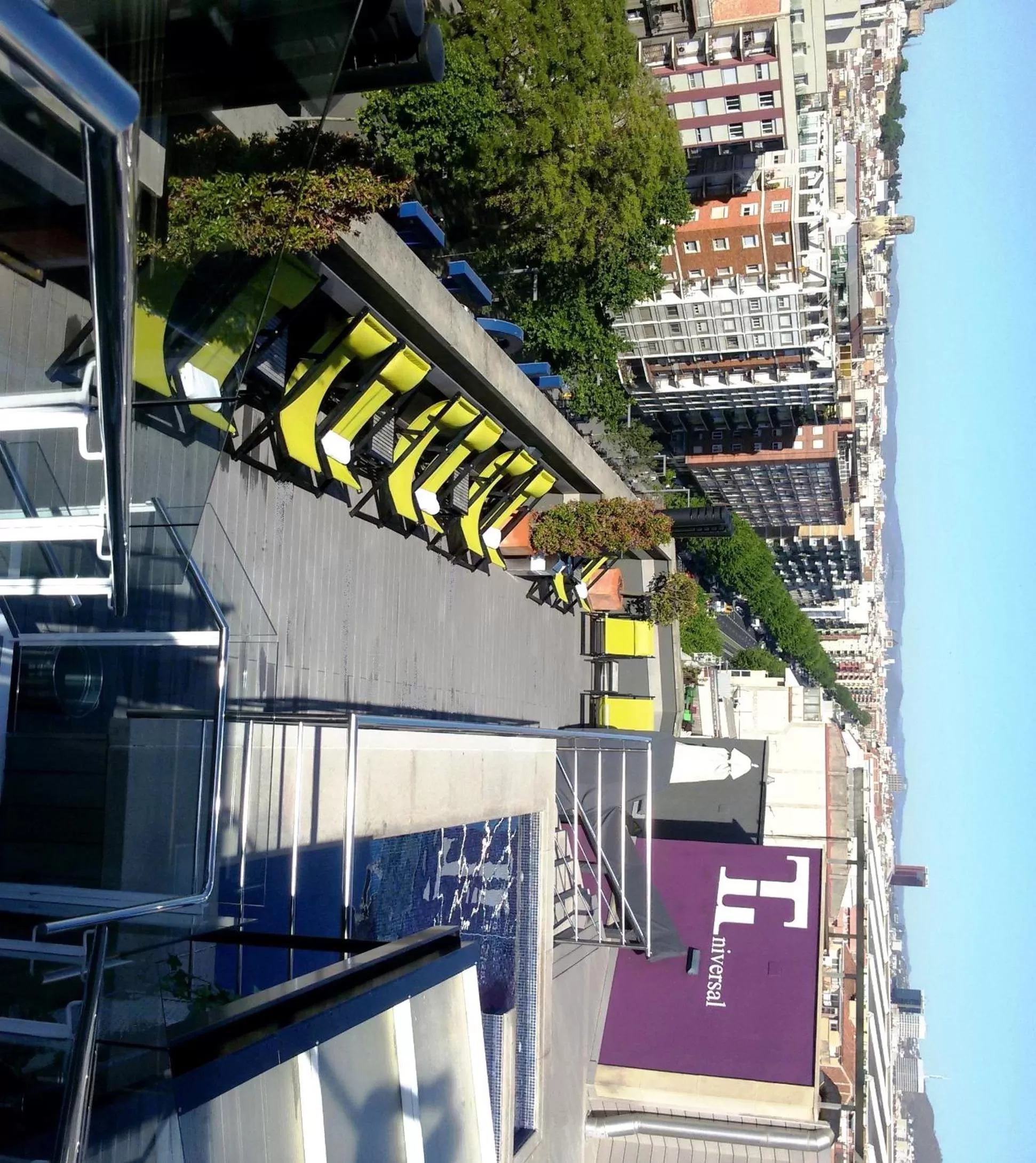 Swimming pool in Hotel Barcelona Universal