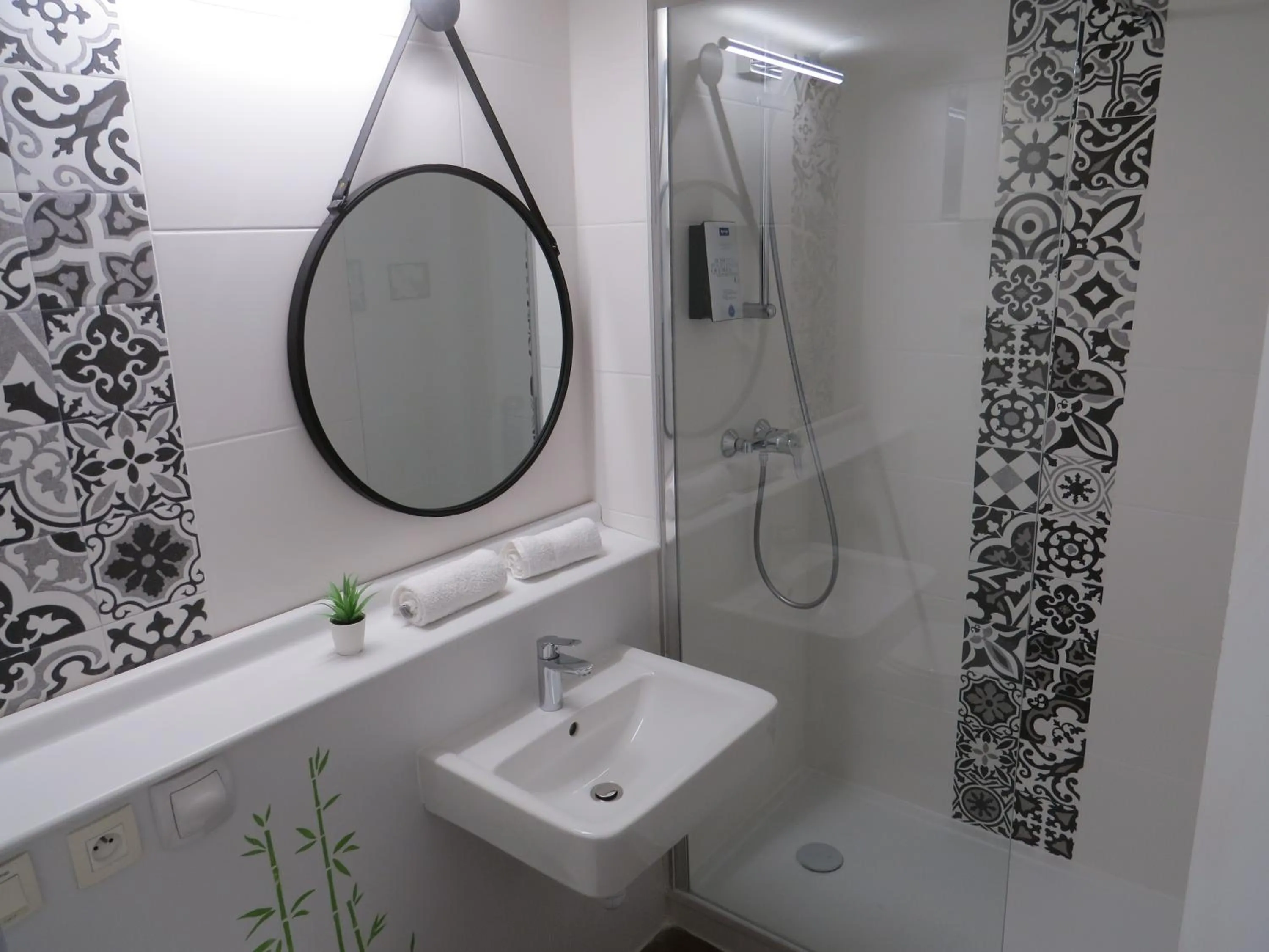 Bathroom in Hôtel Kyriad Cap Sud