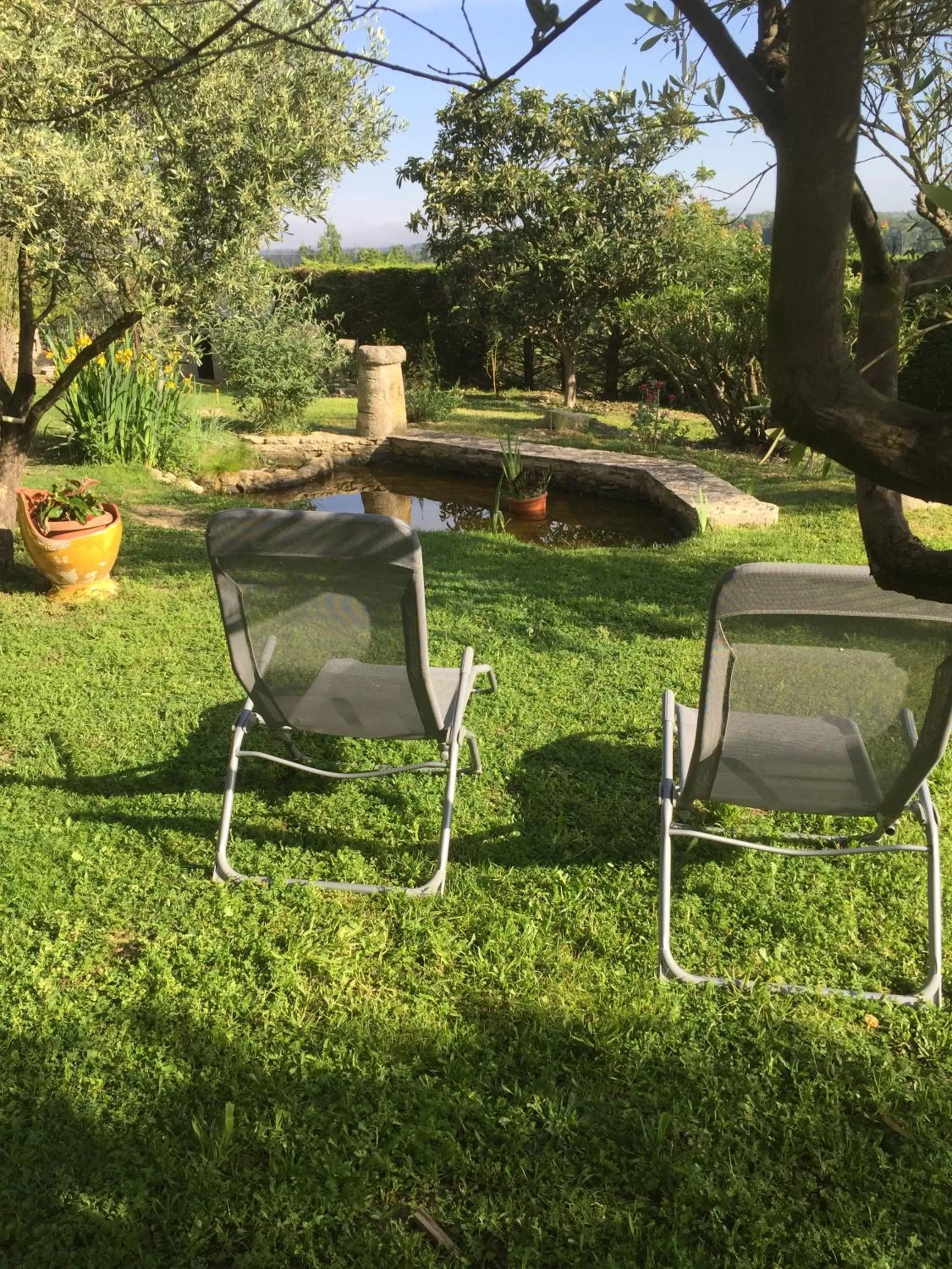 Garden view in chambre d'hotes les cigales