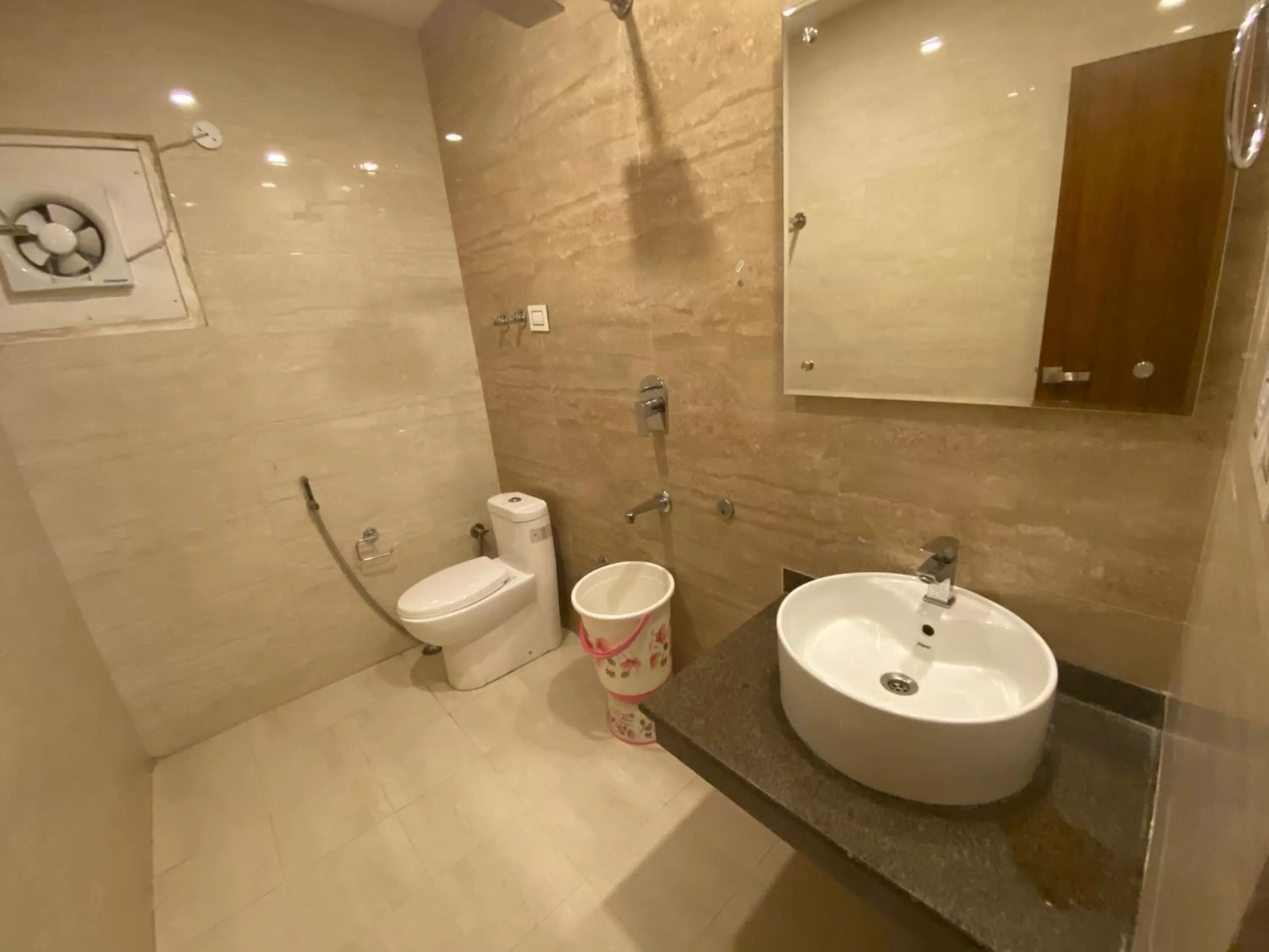 Bathroom in Hotel Ambika Resort Manali