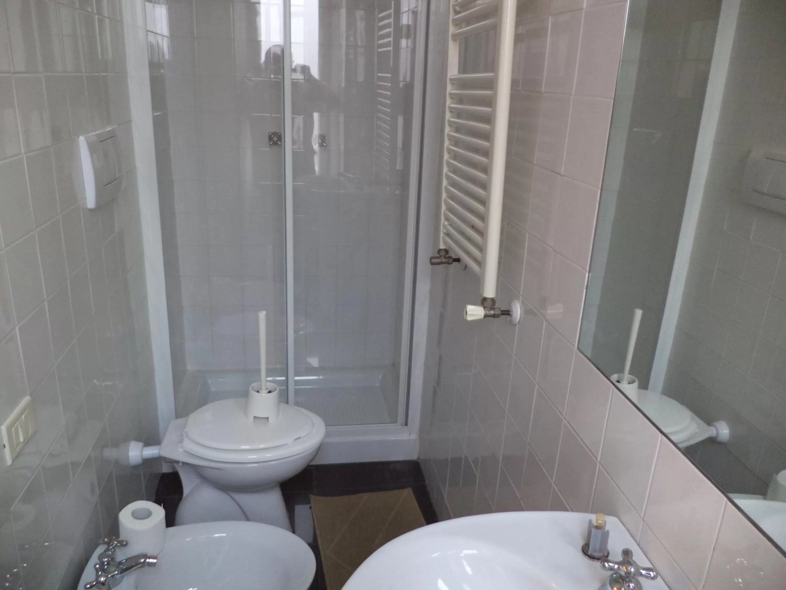 Shower in Quo Vadis Roma 2