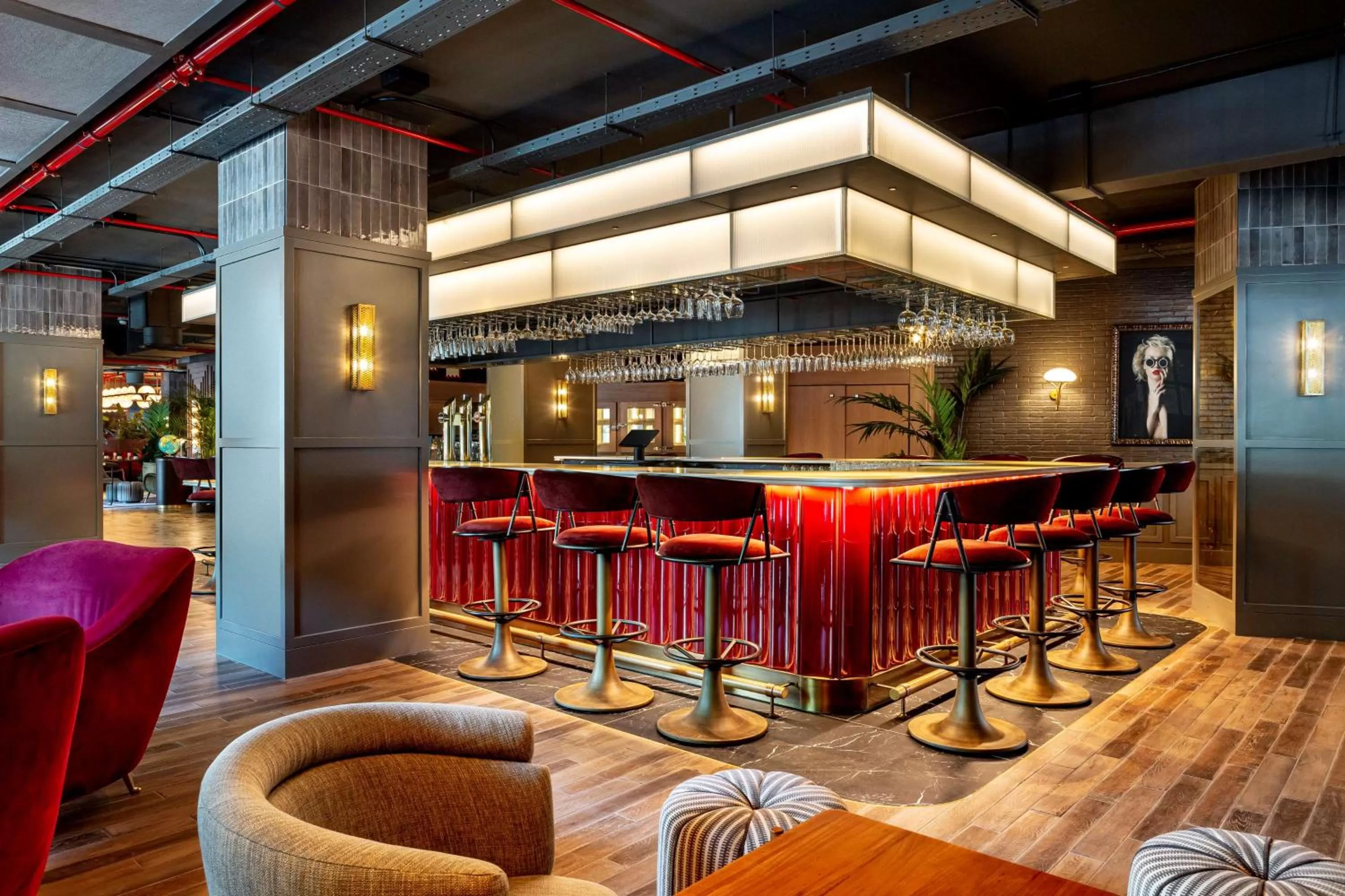 Lounge or bar in Radisson RED Madrid