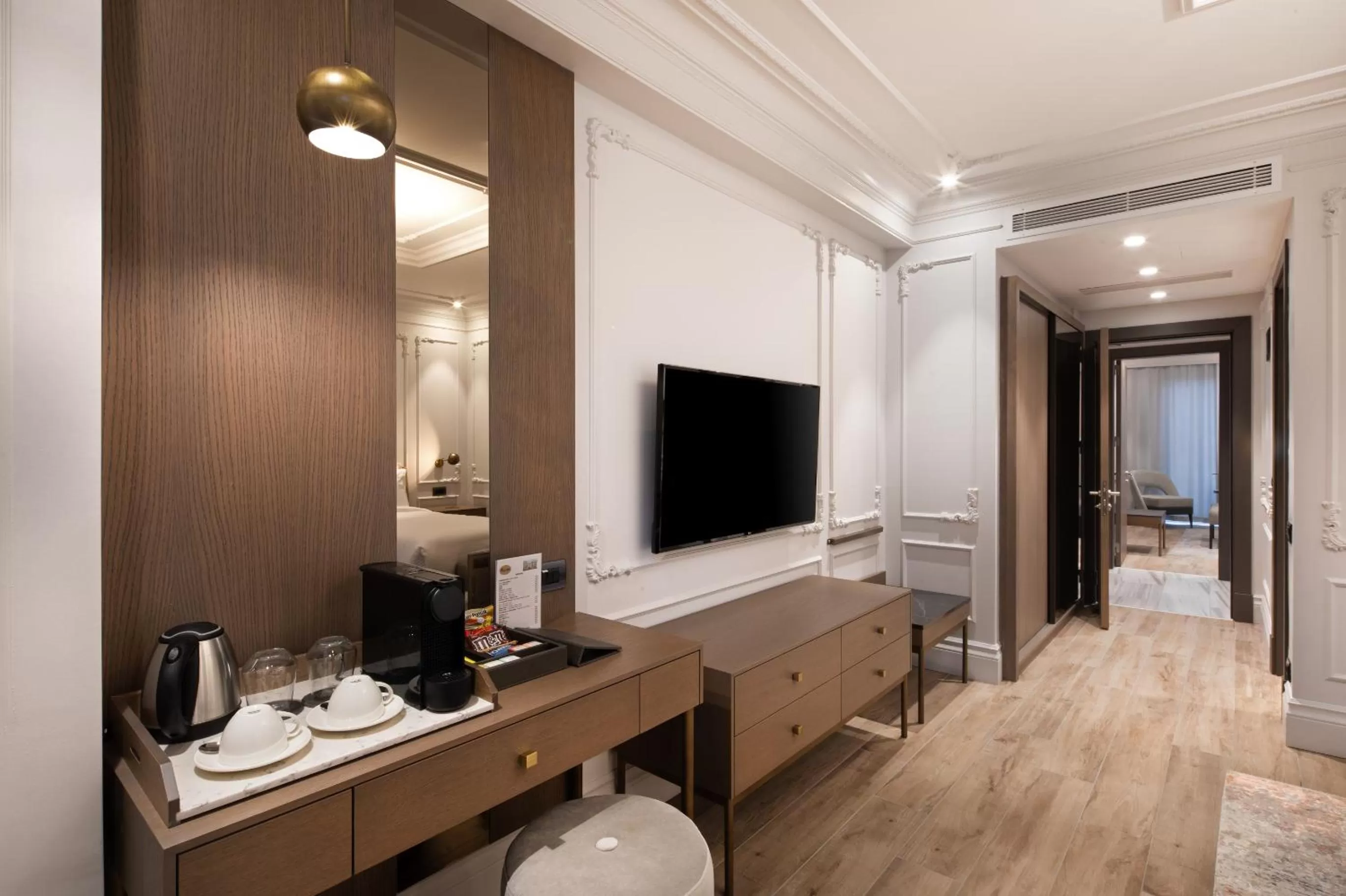 TV and multimedia, Bed in Mula Hotel