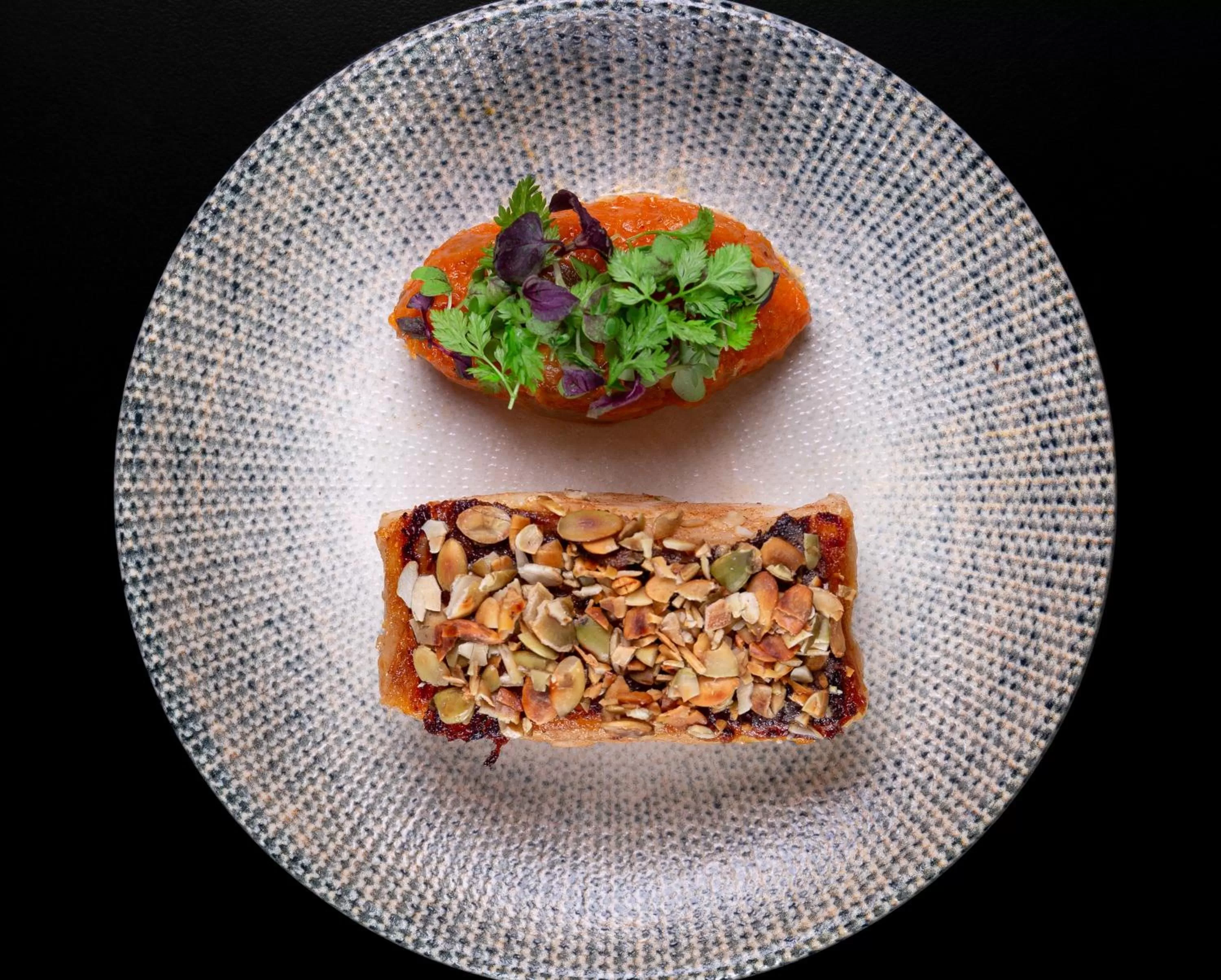 Restaurant/places to eat in Vox Hotel