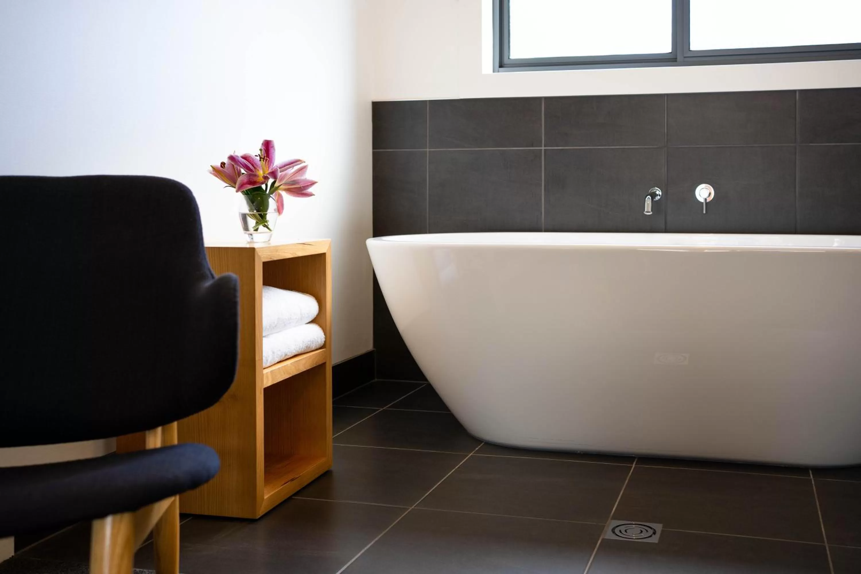 Bath, Bathroom in Bright Colonial Motel