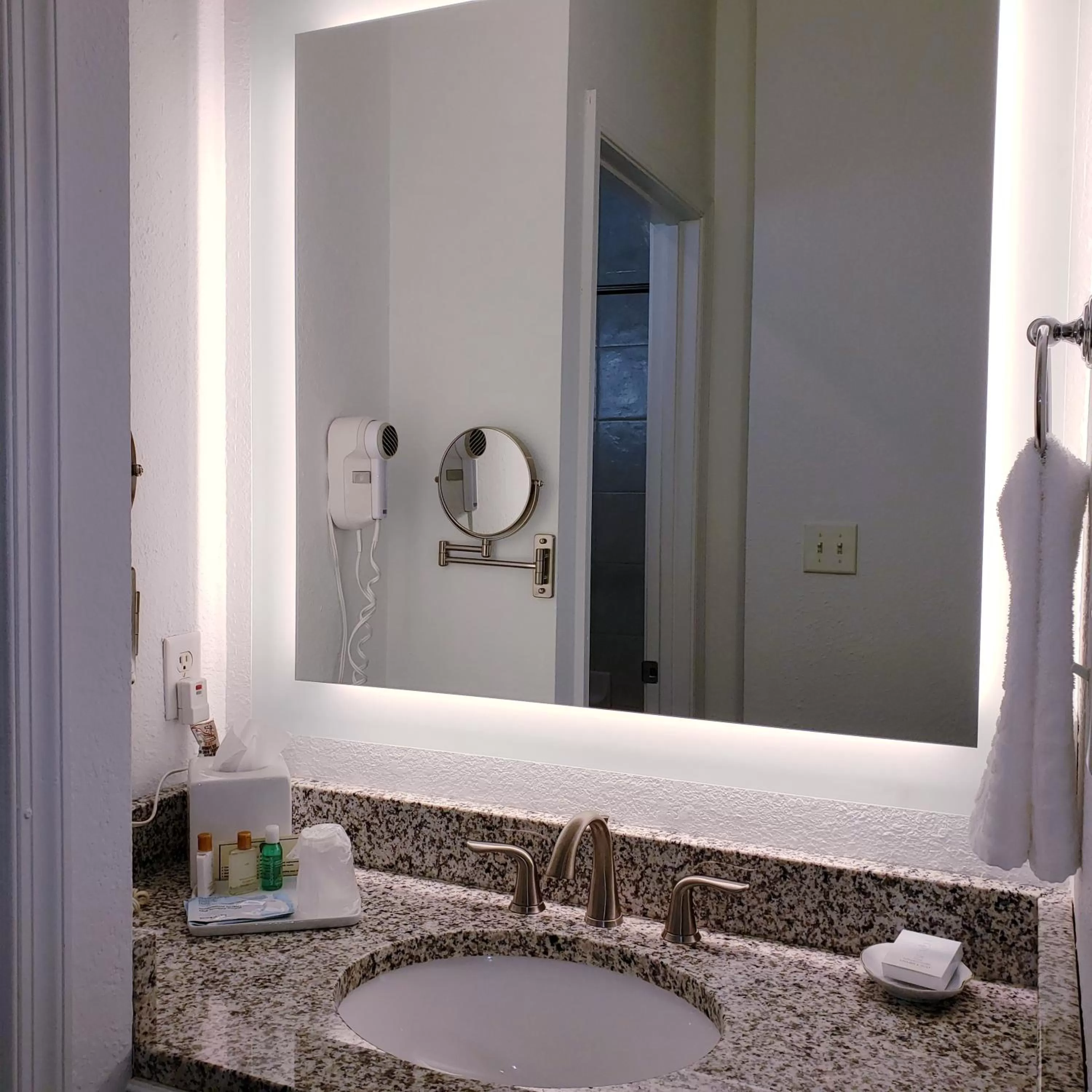 Bathroom in Avenue Inn & Spa