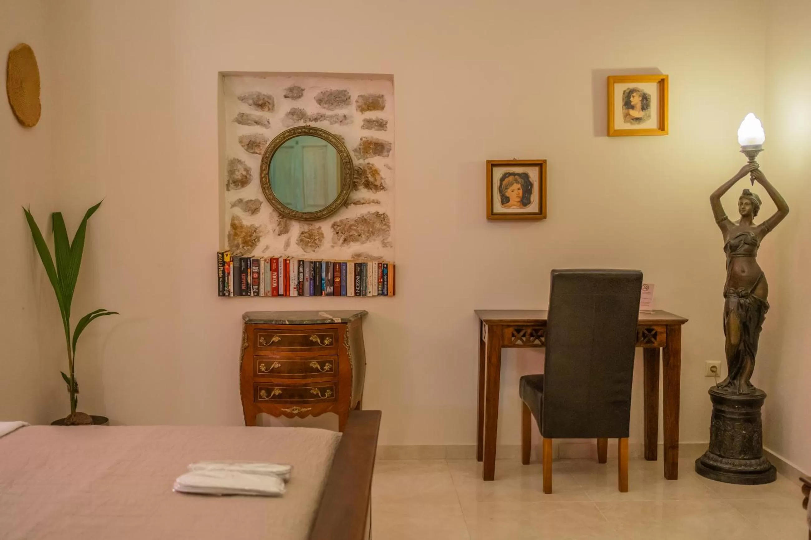 The Stone Manor , Noho boutique hotel Thissio