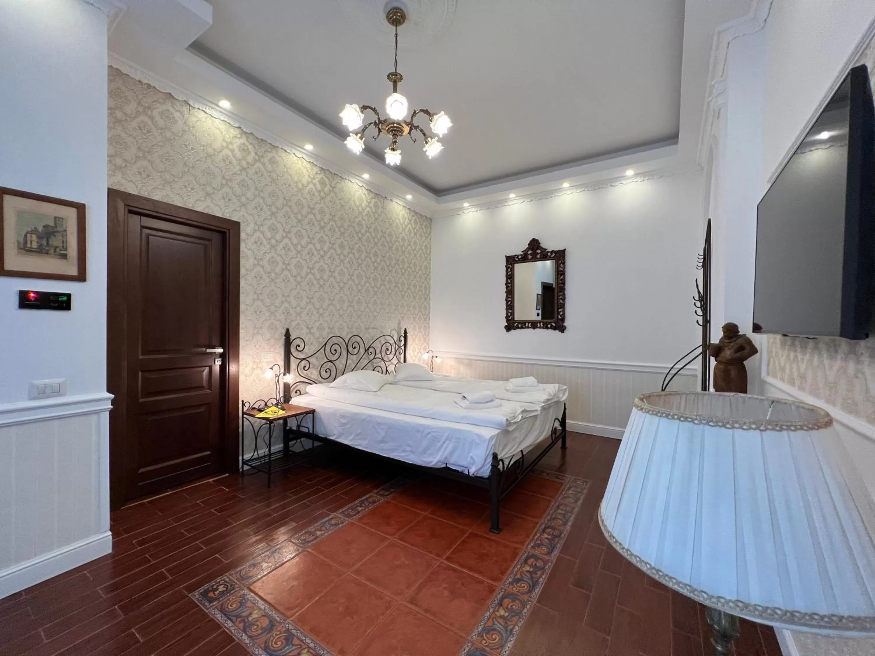 Bed in Hotel Boutique Cathedral Plaza Residences room for rent downtown