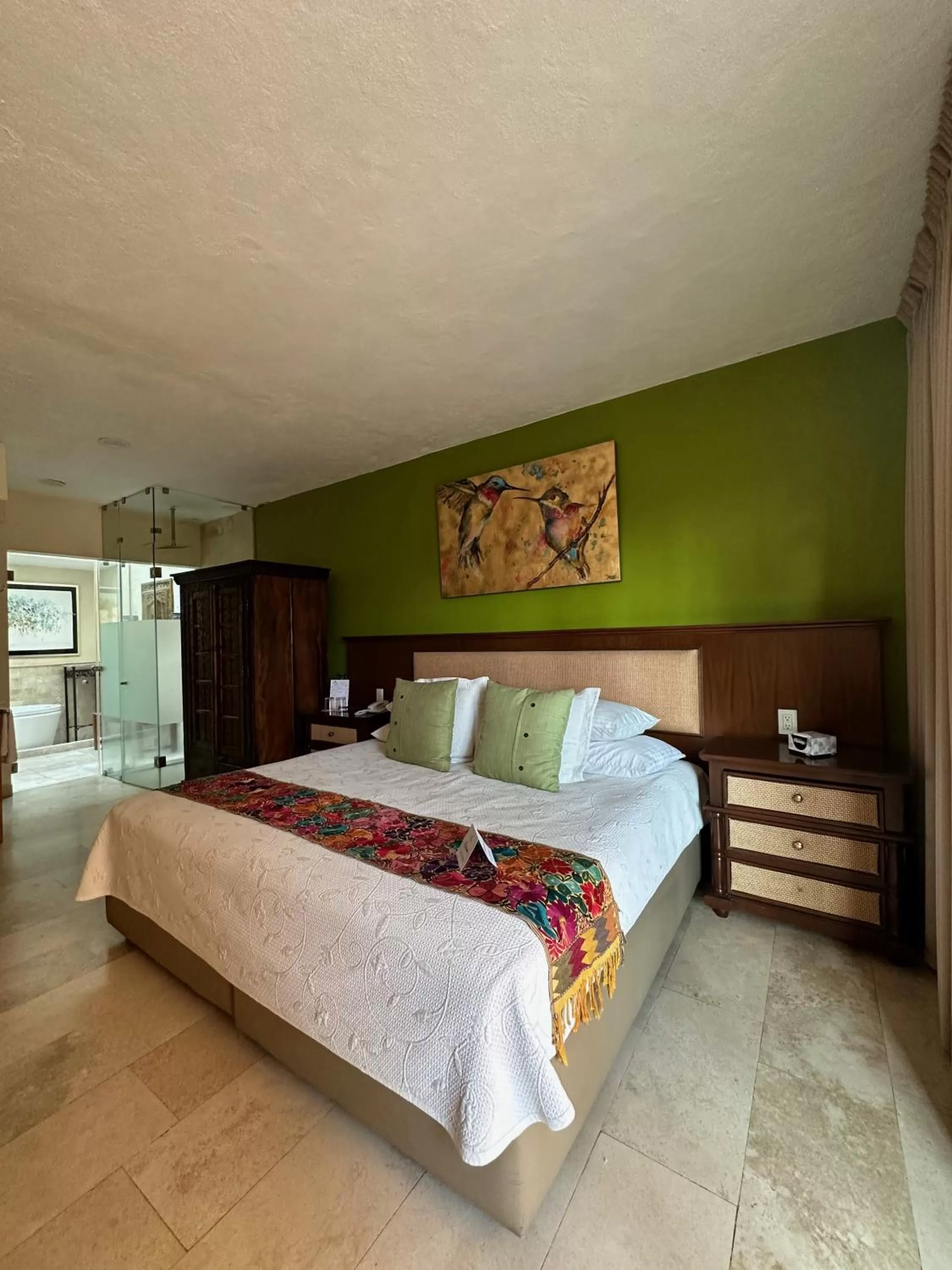 Bed in Hotel Lindo Ajijic Bed & Breakfast