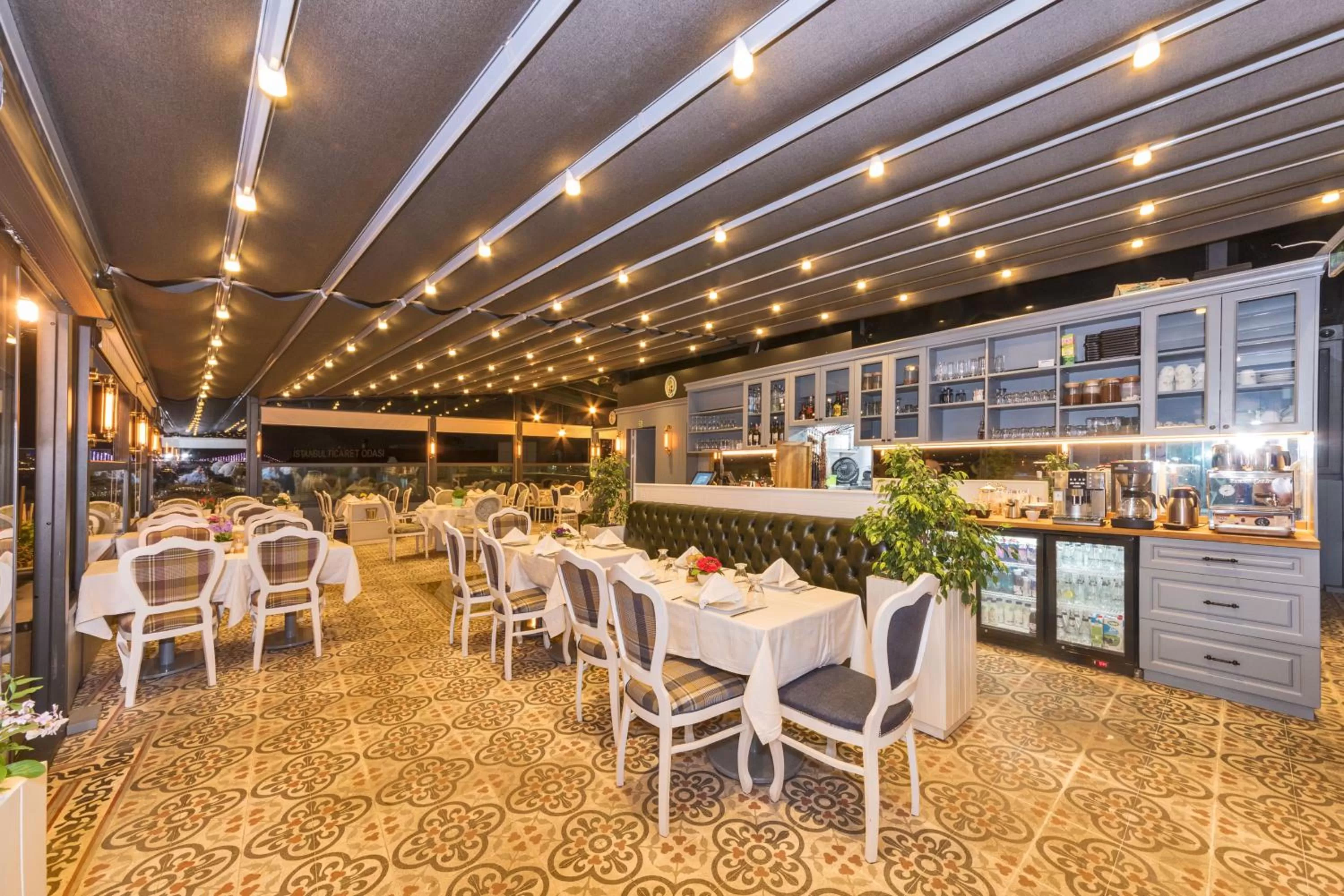 Balcony/Terrace in Alpek Hotel