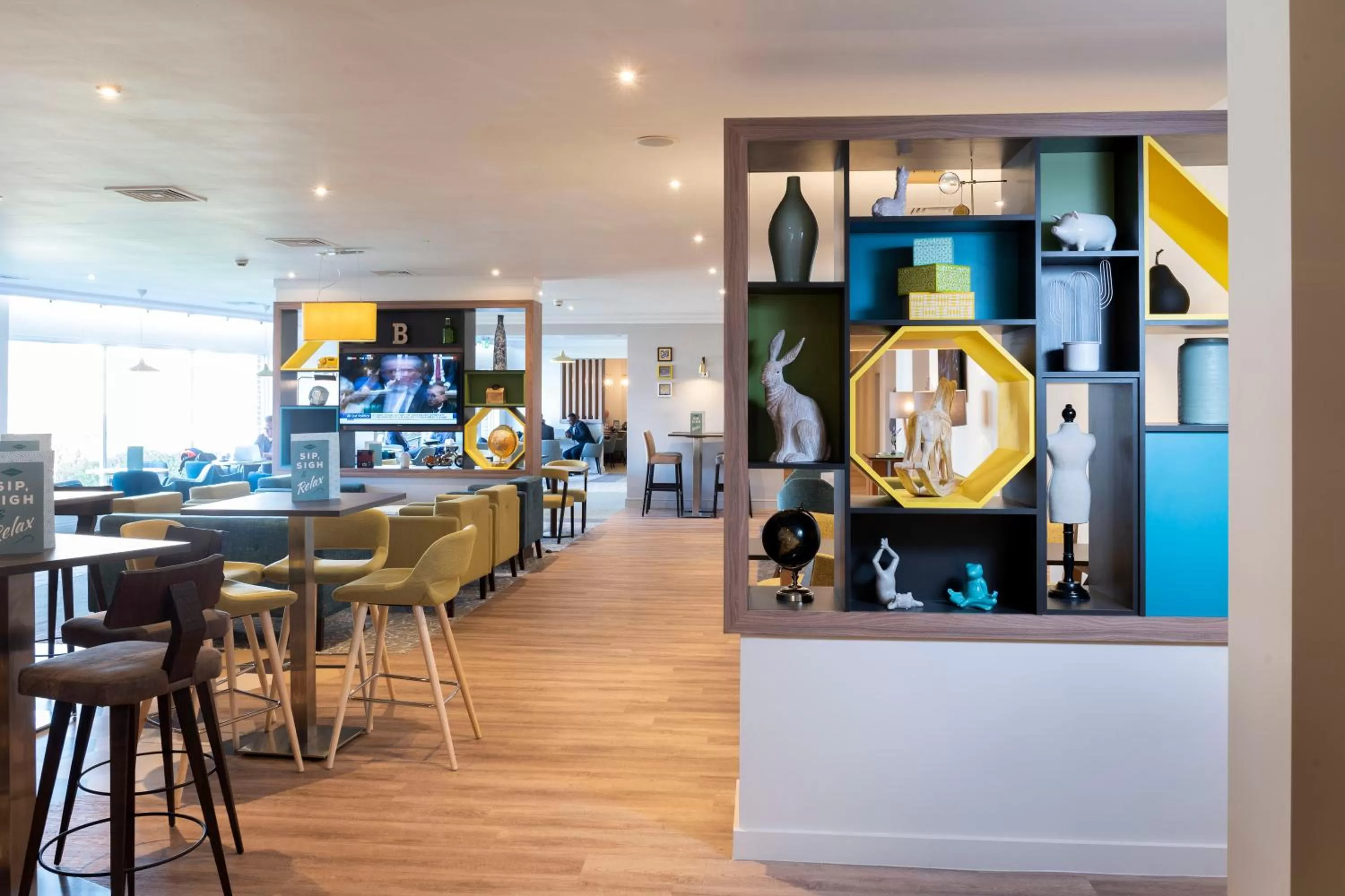 Lounge or bar in Holiday Inn Birmingham M6, Jct7 by IHG