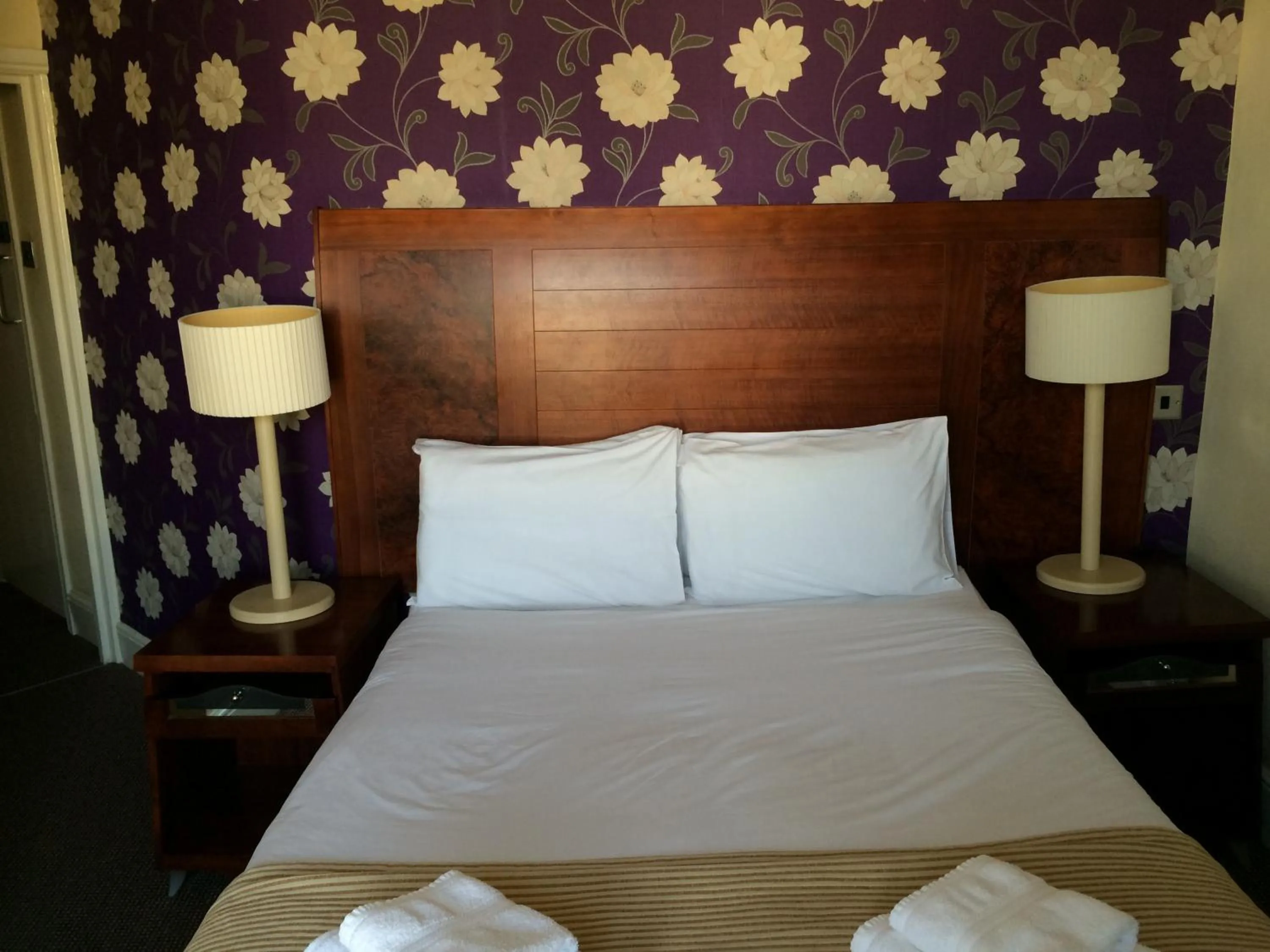 Bedroom, Bed in Town House Rooms