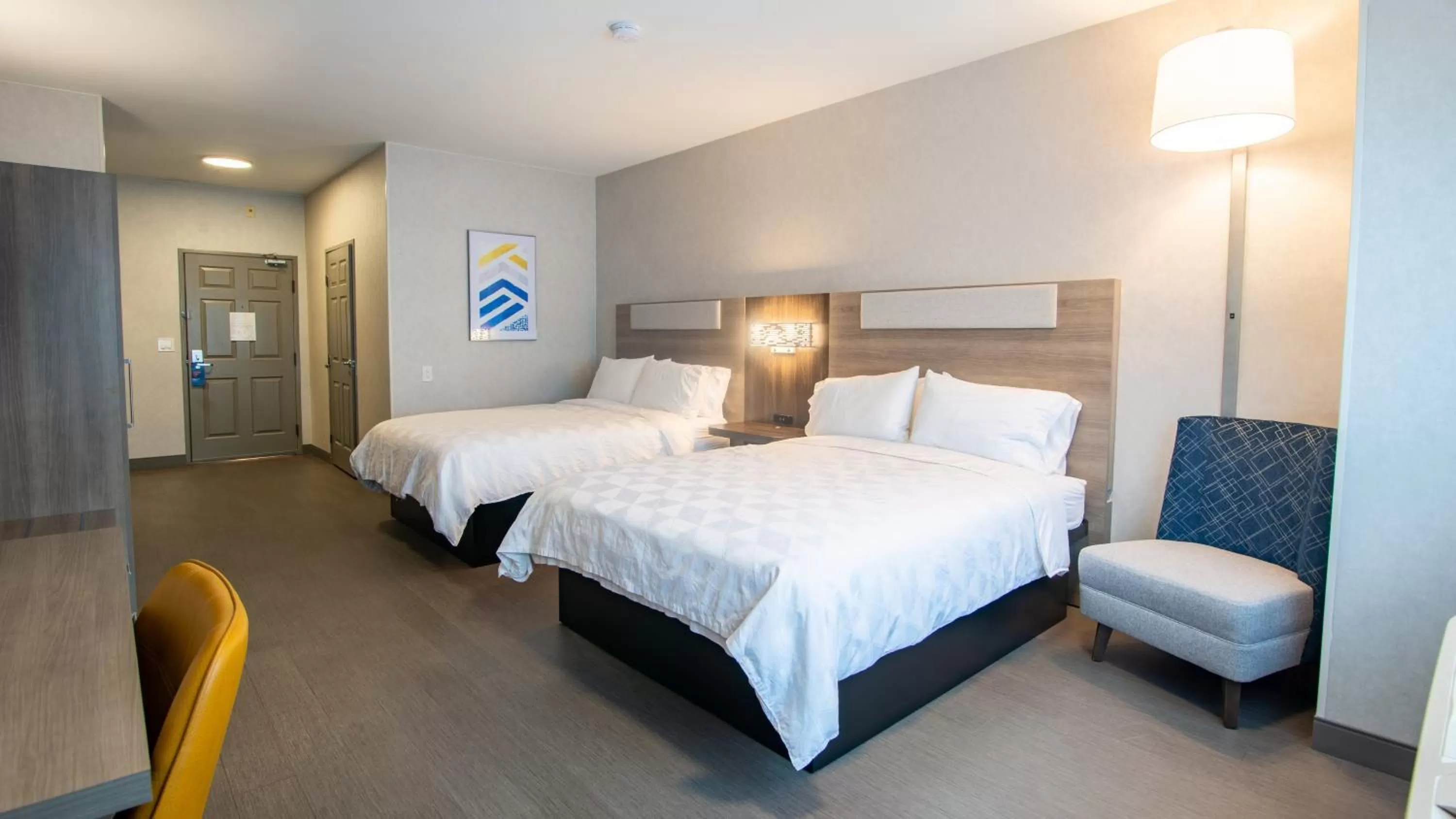 Photo of the whole room, Bed in Holiday Inn Express Oakdale by IHG