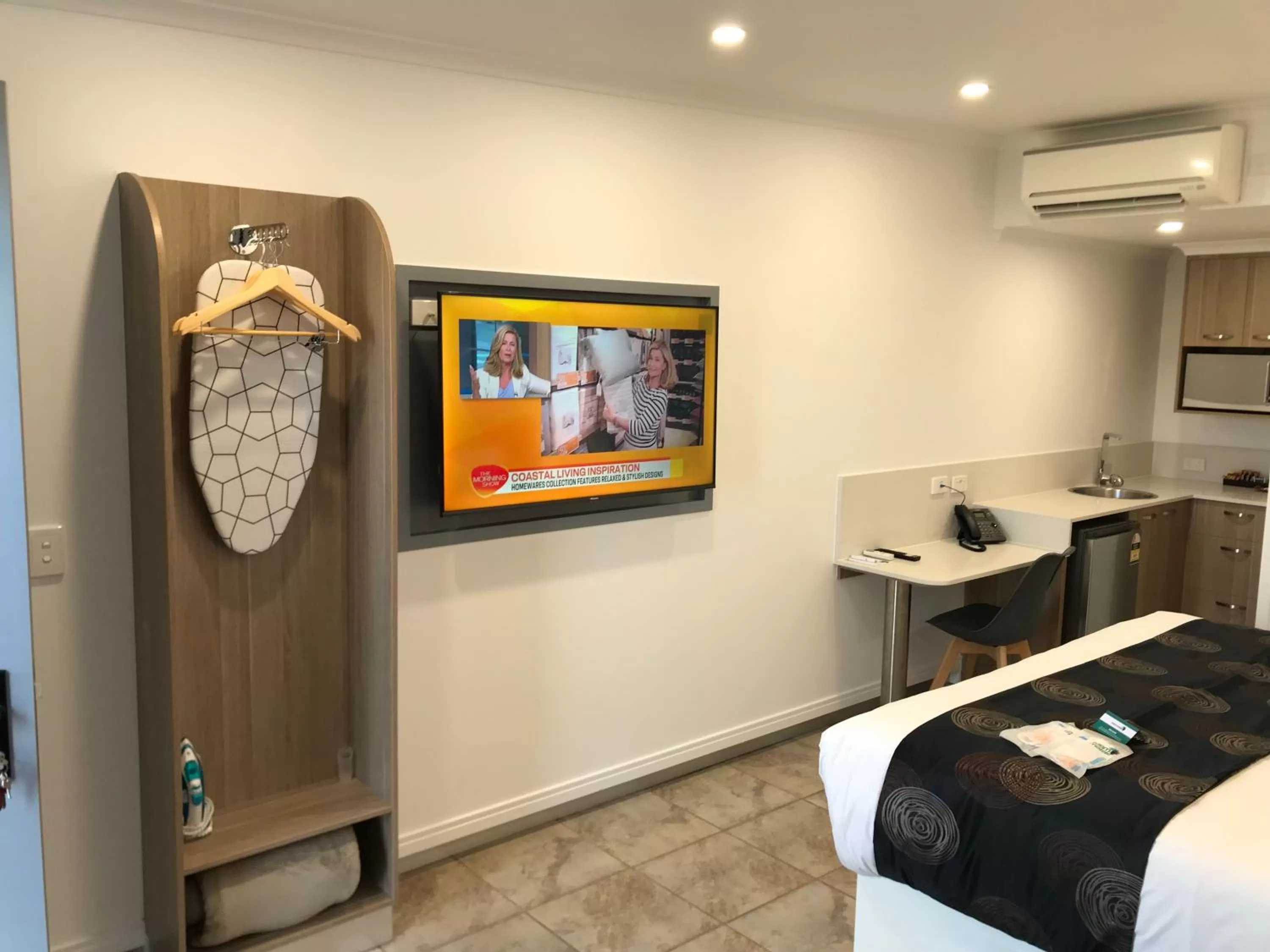 TV and multimedia, Bed in Room Motel Kingaroy East