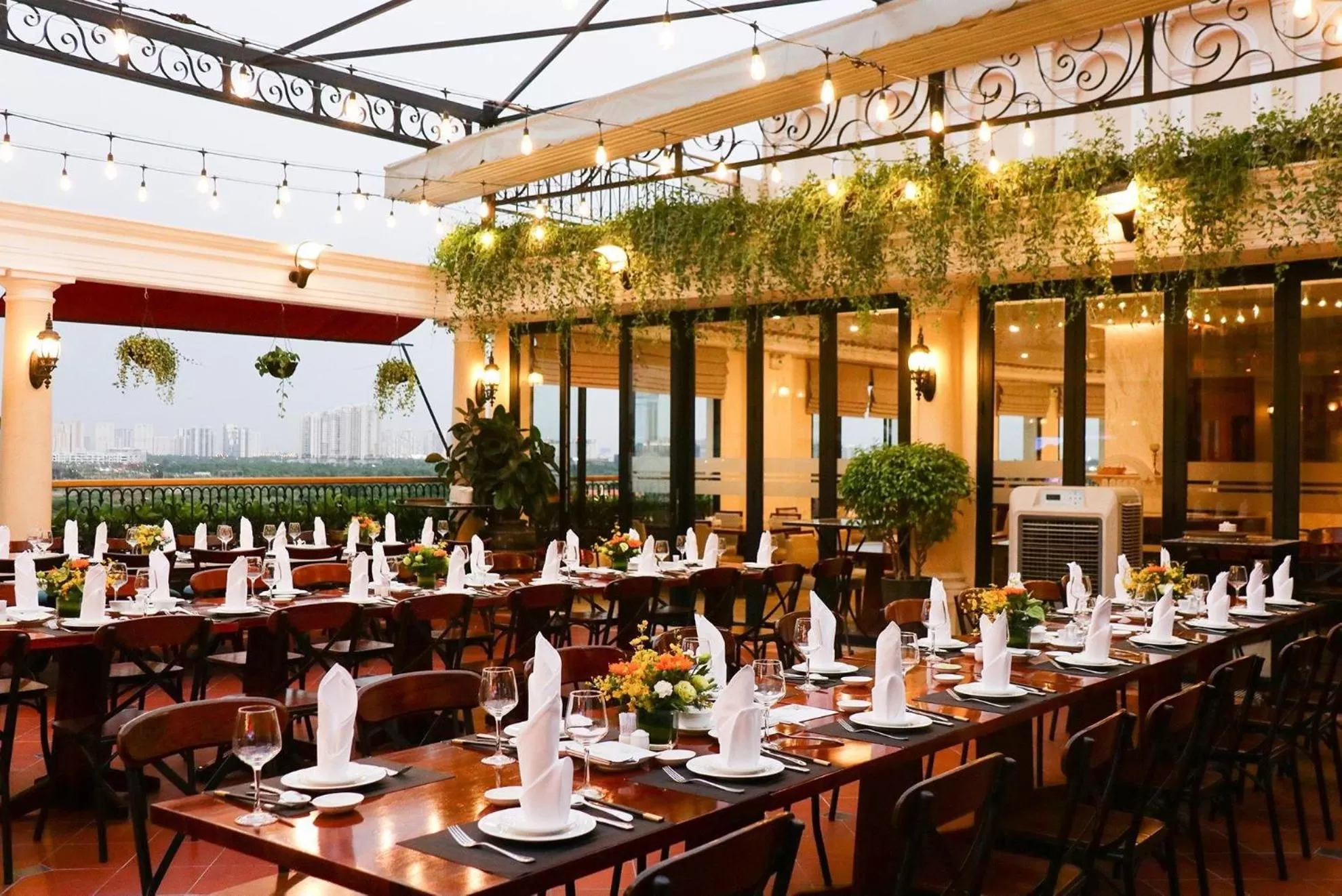 Restaurant/places to eat in Hotel Majestic Saigon