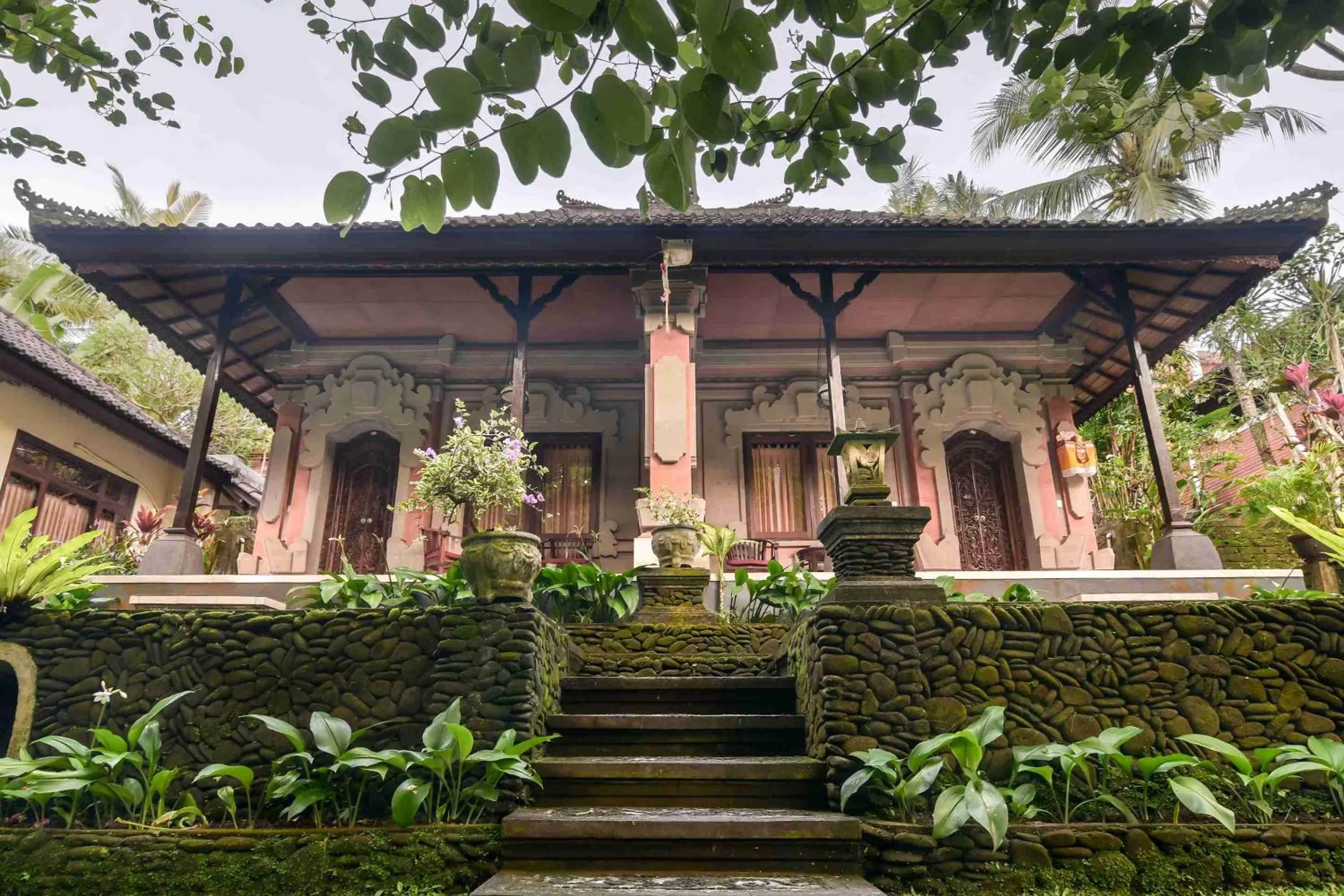 Patio in Nick's Pension