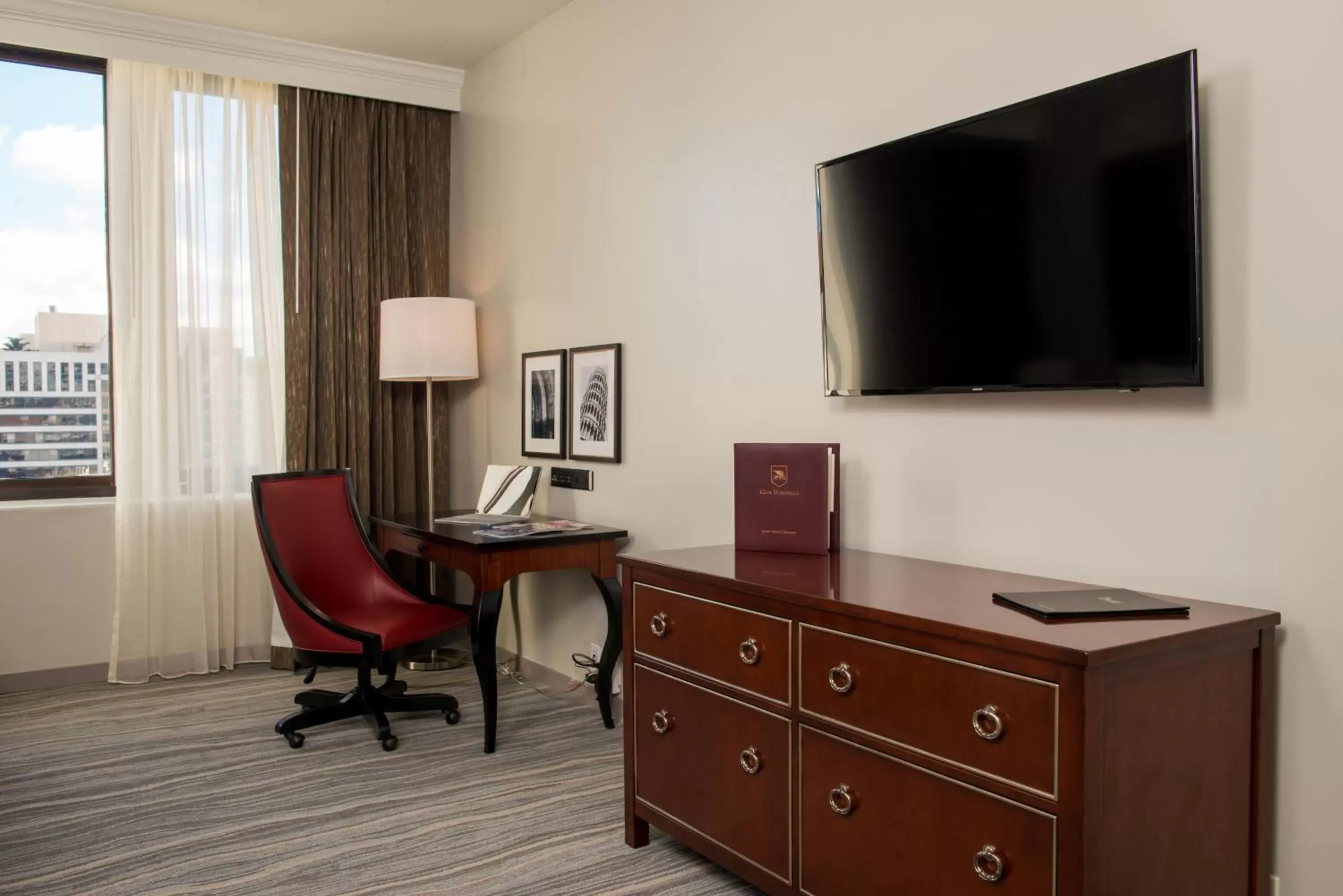 Deluxe King Room in Club Donatello Deluxe King Room in Club Donatello