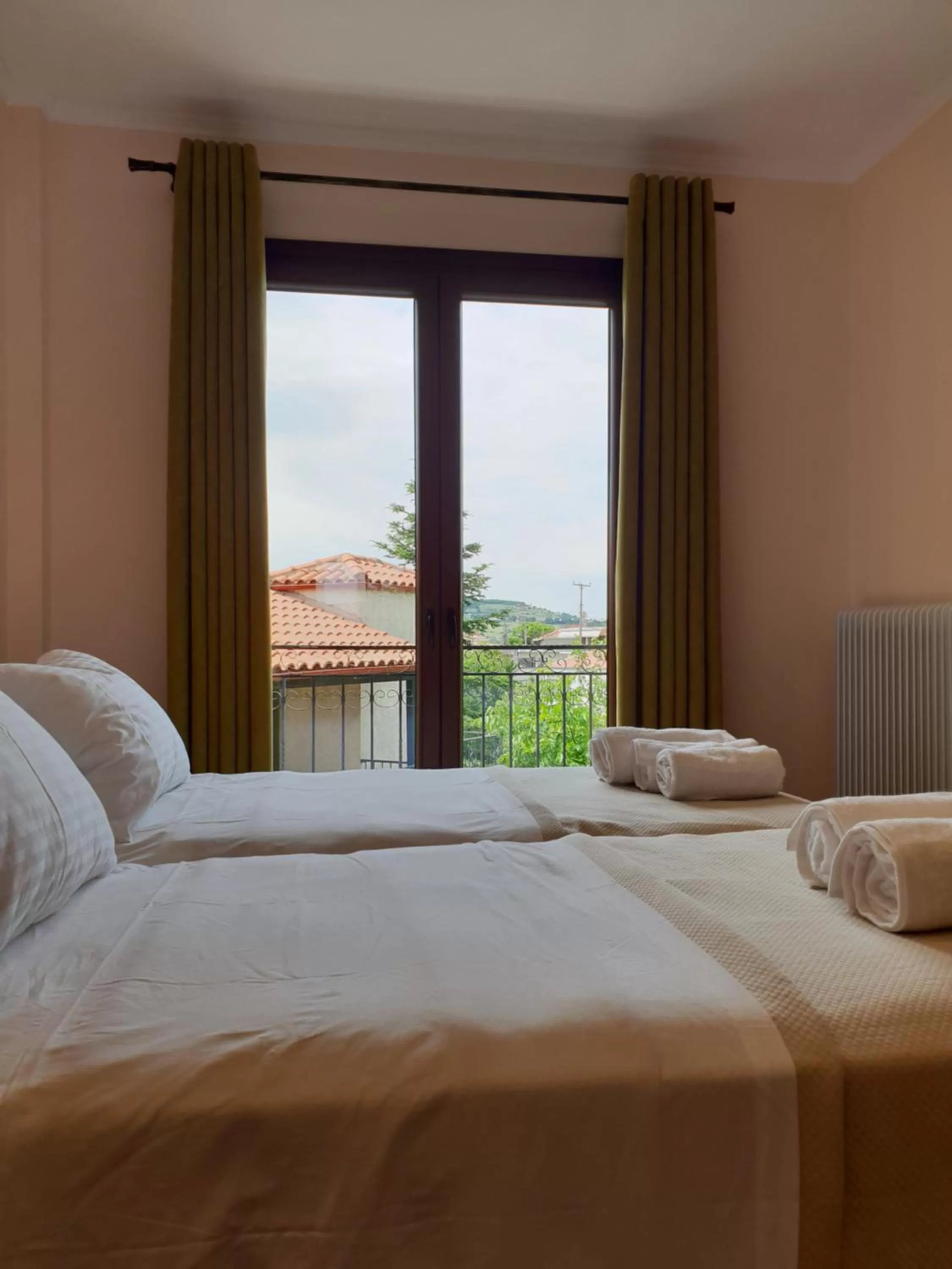 Photo of the whole room, Bed in Mondeus Inn Luxury