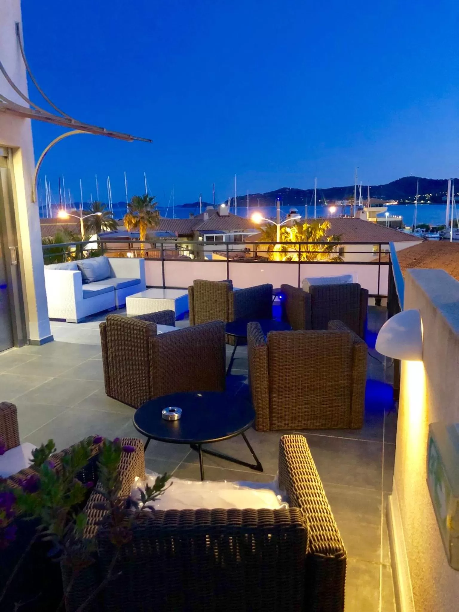 Patio in Hôtel Baptistin