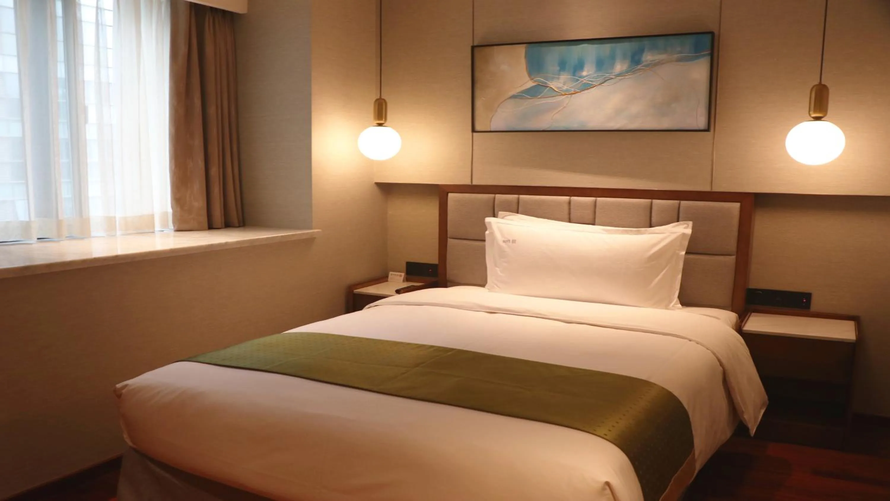 Photo of the whole room, Bed in Holiday Inn Suites Xi'an High-Tech Zone by IHG