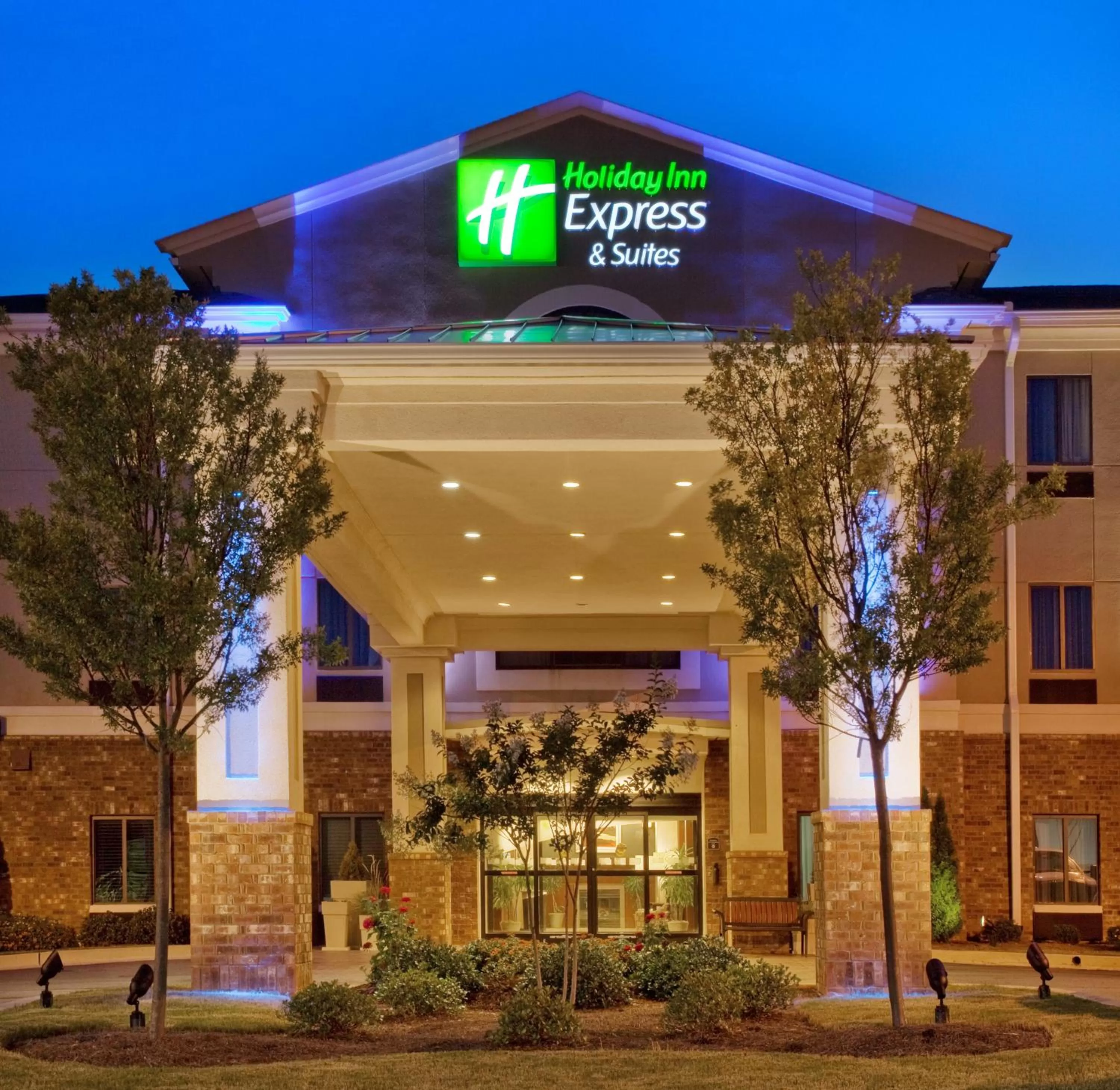 Property building in Holiday Inn Express Hotel & Suites Austell Powder Springs by IHG