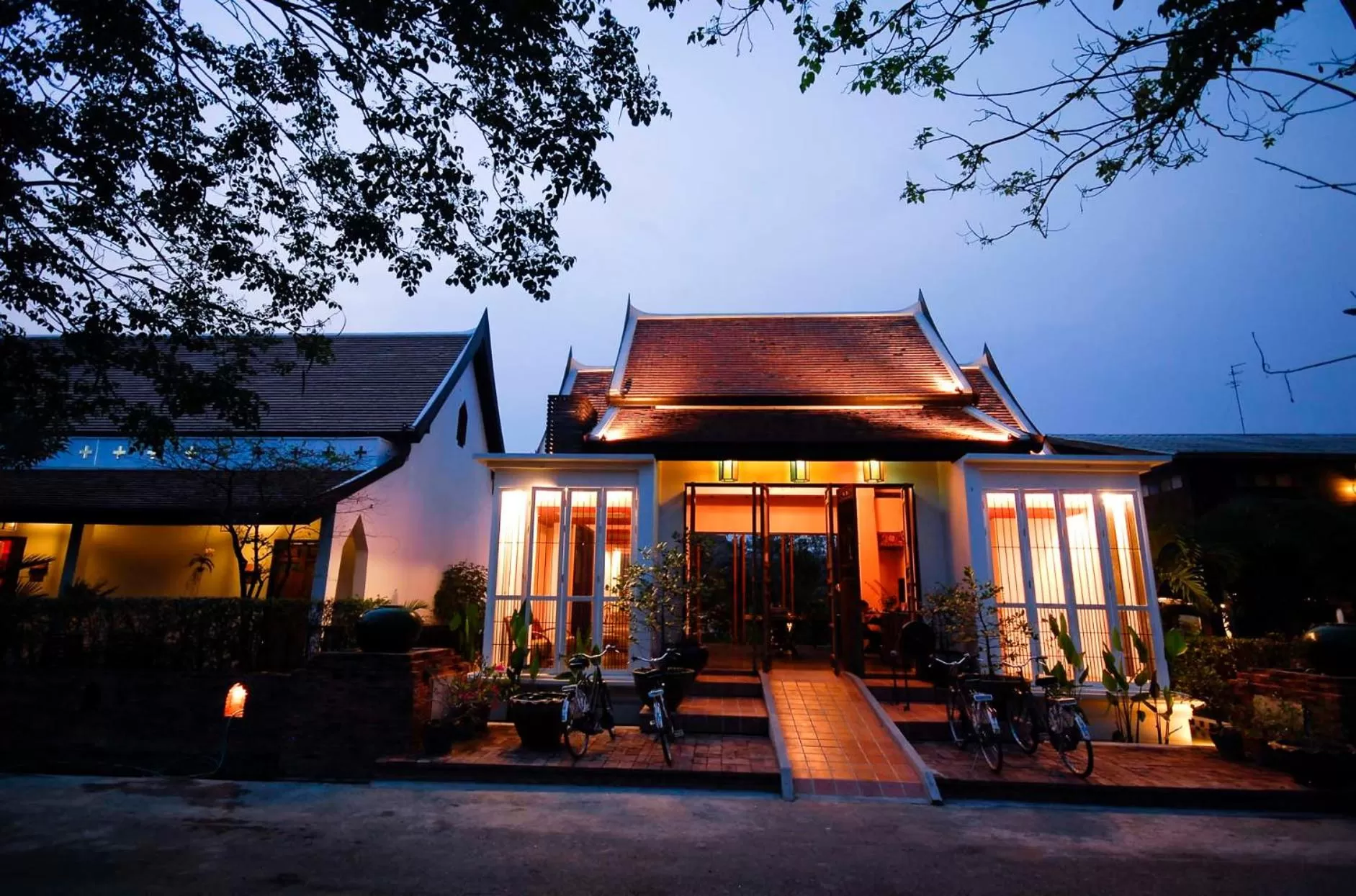 Facade/entrance in Tharaburi Resort