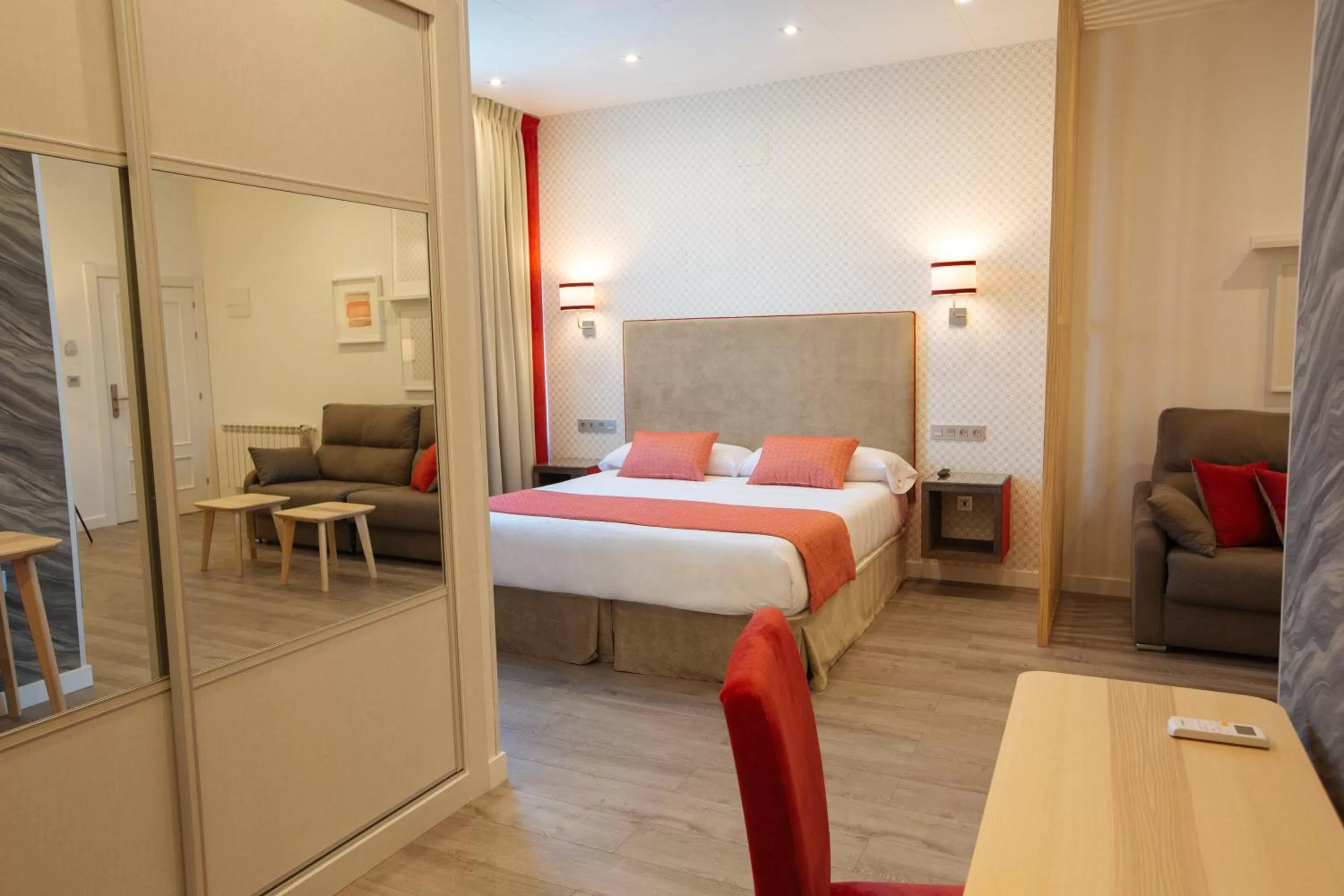 Bathroom, Bed in Hotel Santa Cruz