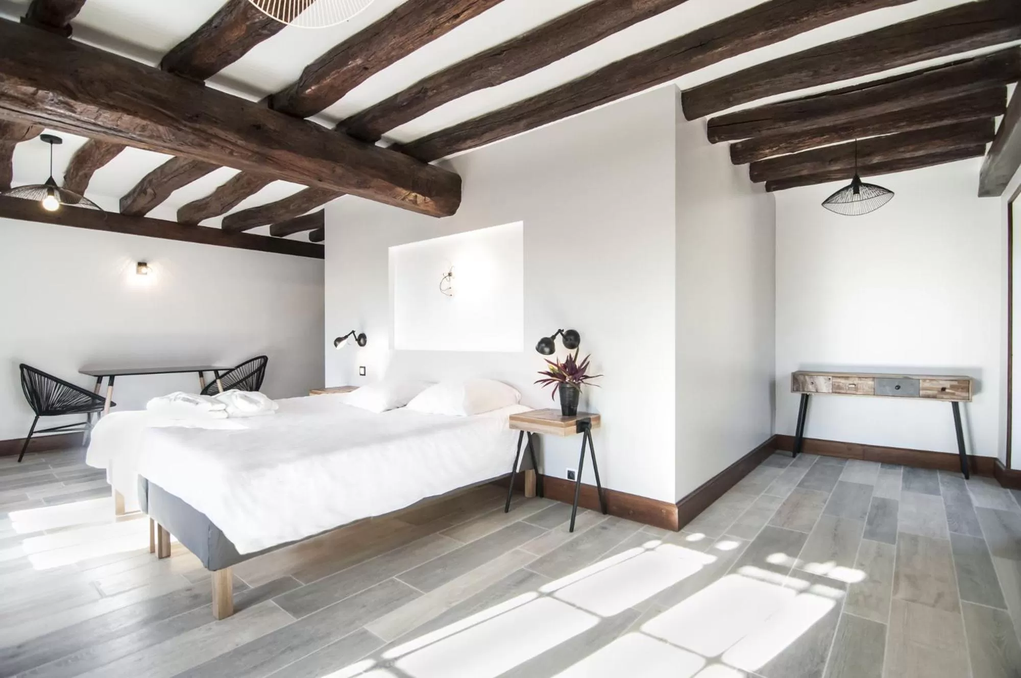 Photo of the whole room, Bed in Jardin des Sens, la Rente d'Eguilly