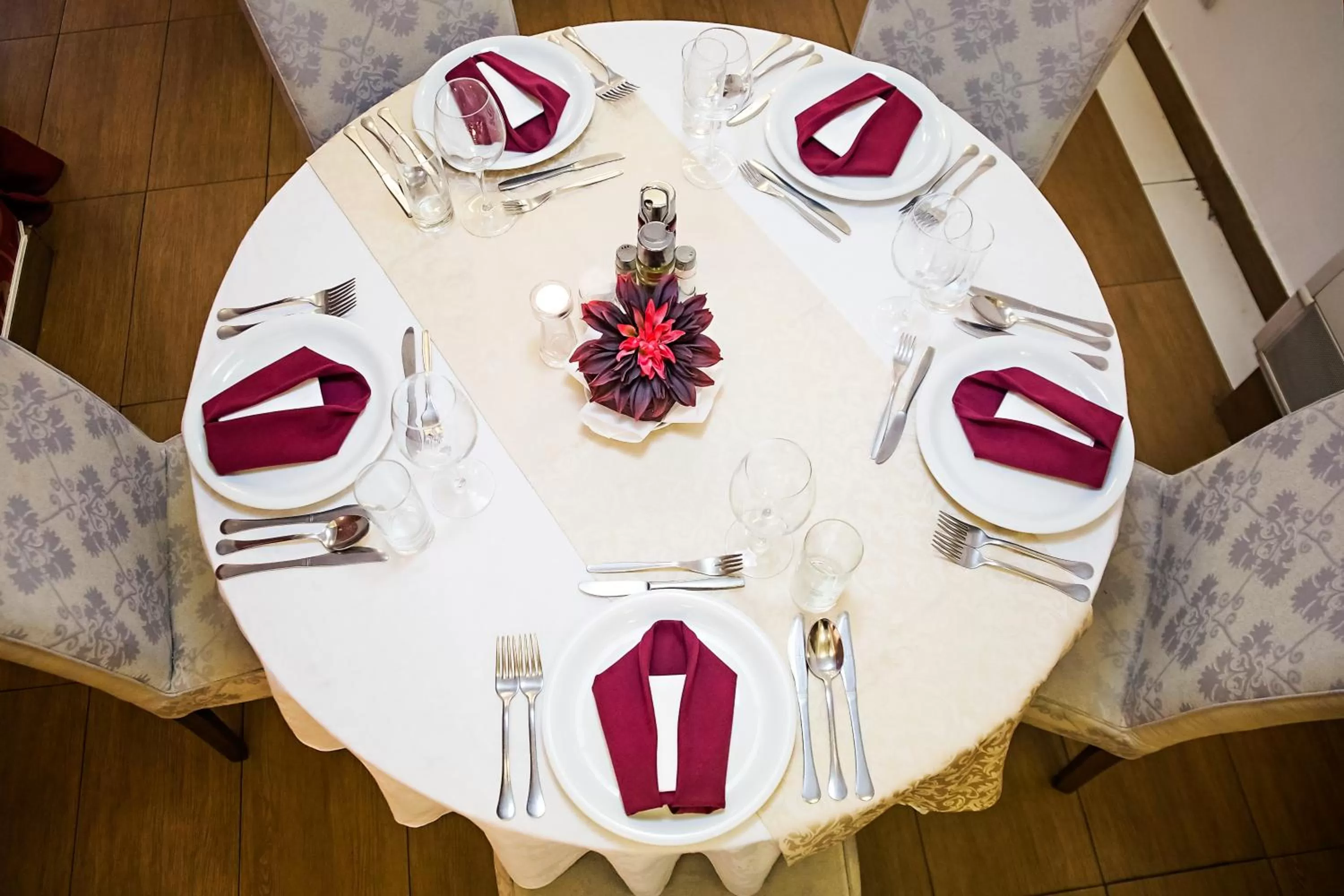 Restaurant/places to eat in Hotel Putnik