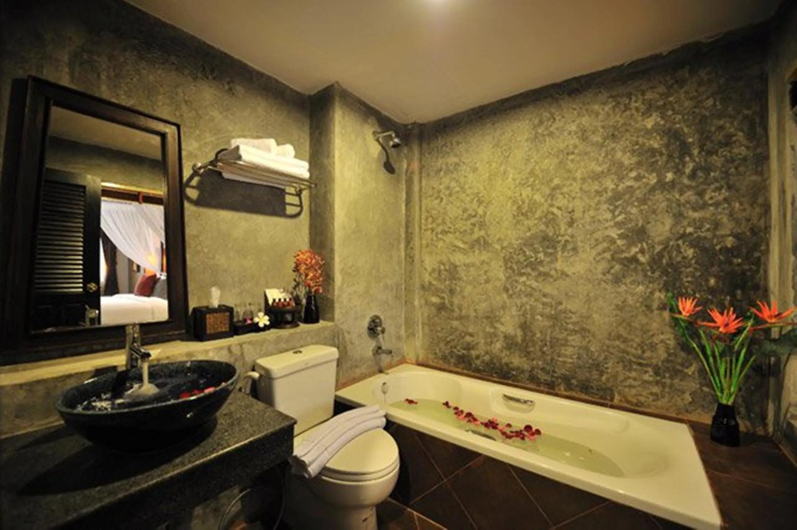 Bathroom in Siralanna Hotel