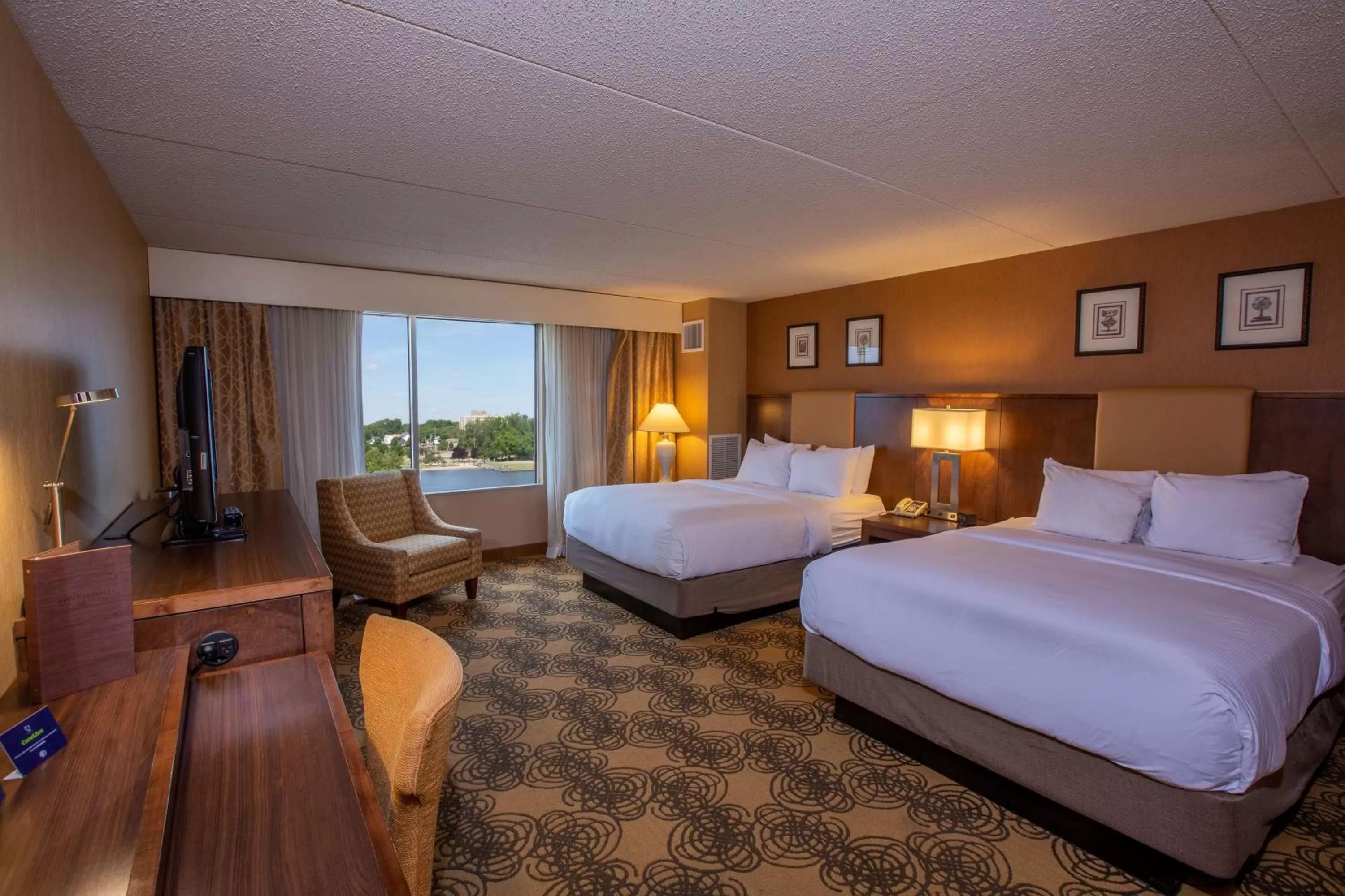 Bedroom, Bed in DoubleTree by Hilton Bay City - Riverfront