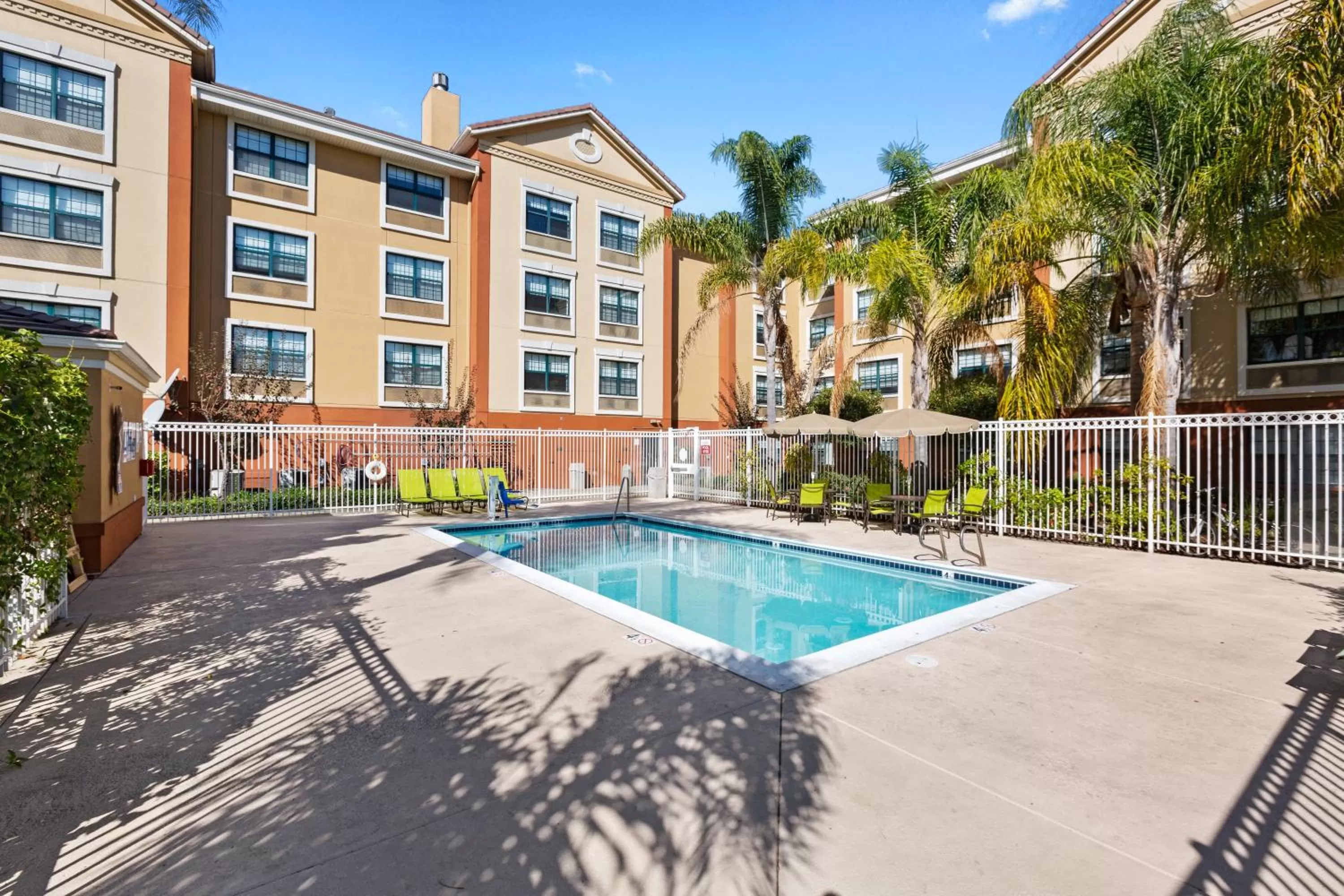 Swimming pool in Extended Stay America Premier Suites - Union City - Dyer St