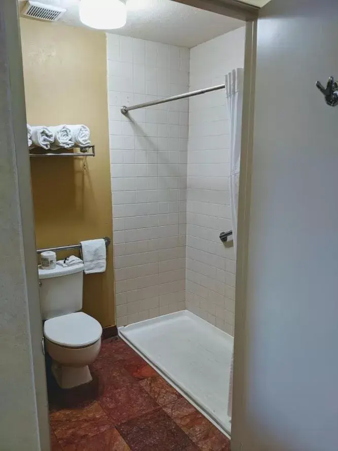 2 Queen Bed, Mobility Accessible Room, Non-Smoking in Days Inn by Wyndham Bullhead City 2 Queen Bed, Mobility Accessible Room, Non-Smoking in Days Inn by Wyndham Bullhead City