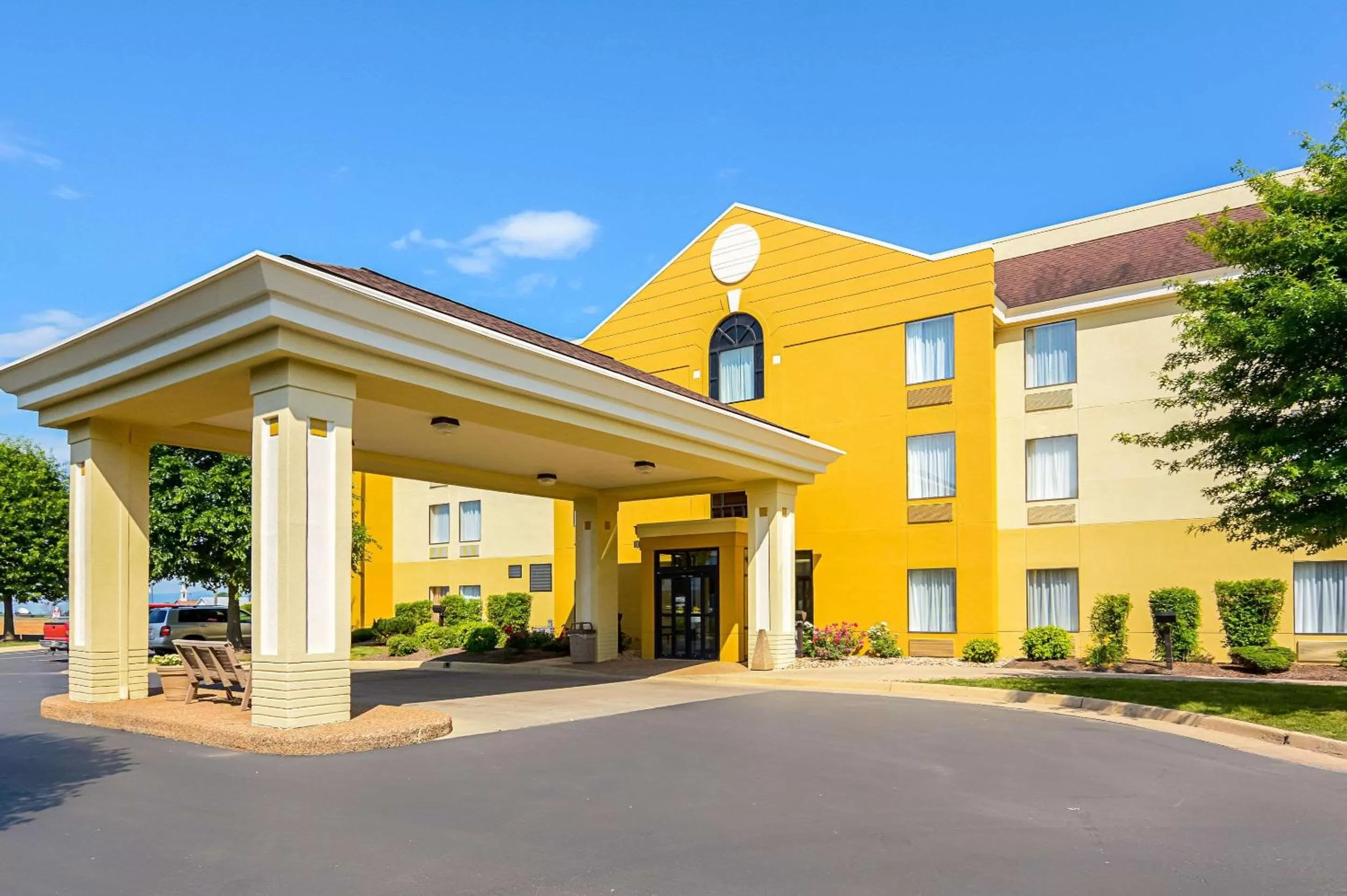 Property building in Comfort Inn Woodstock Shenandoah