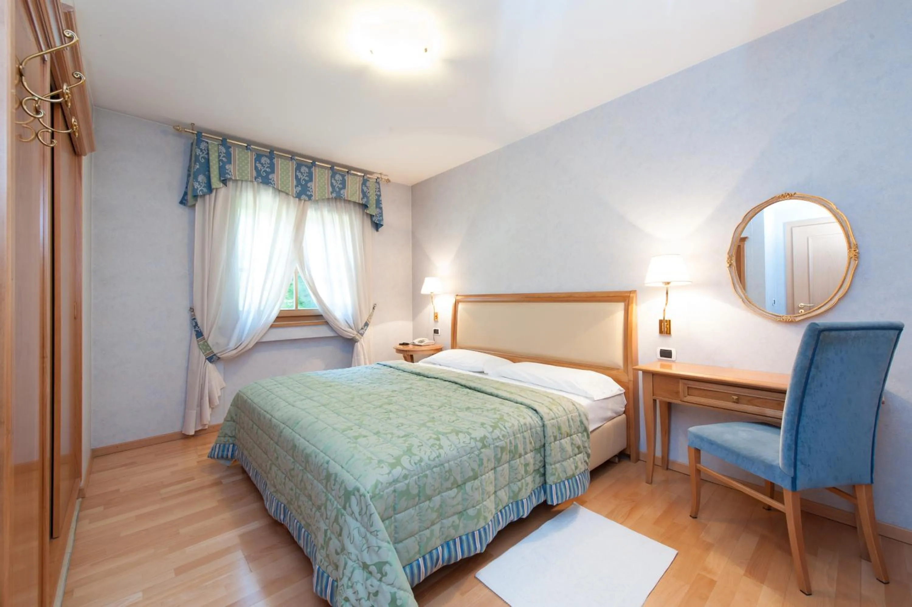 Photo of the whole room, Bed in Business Resort Parkhotel Werth