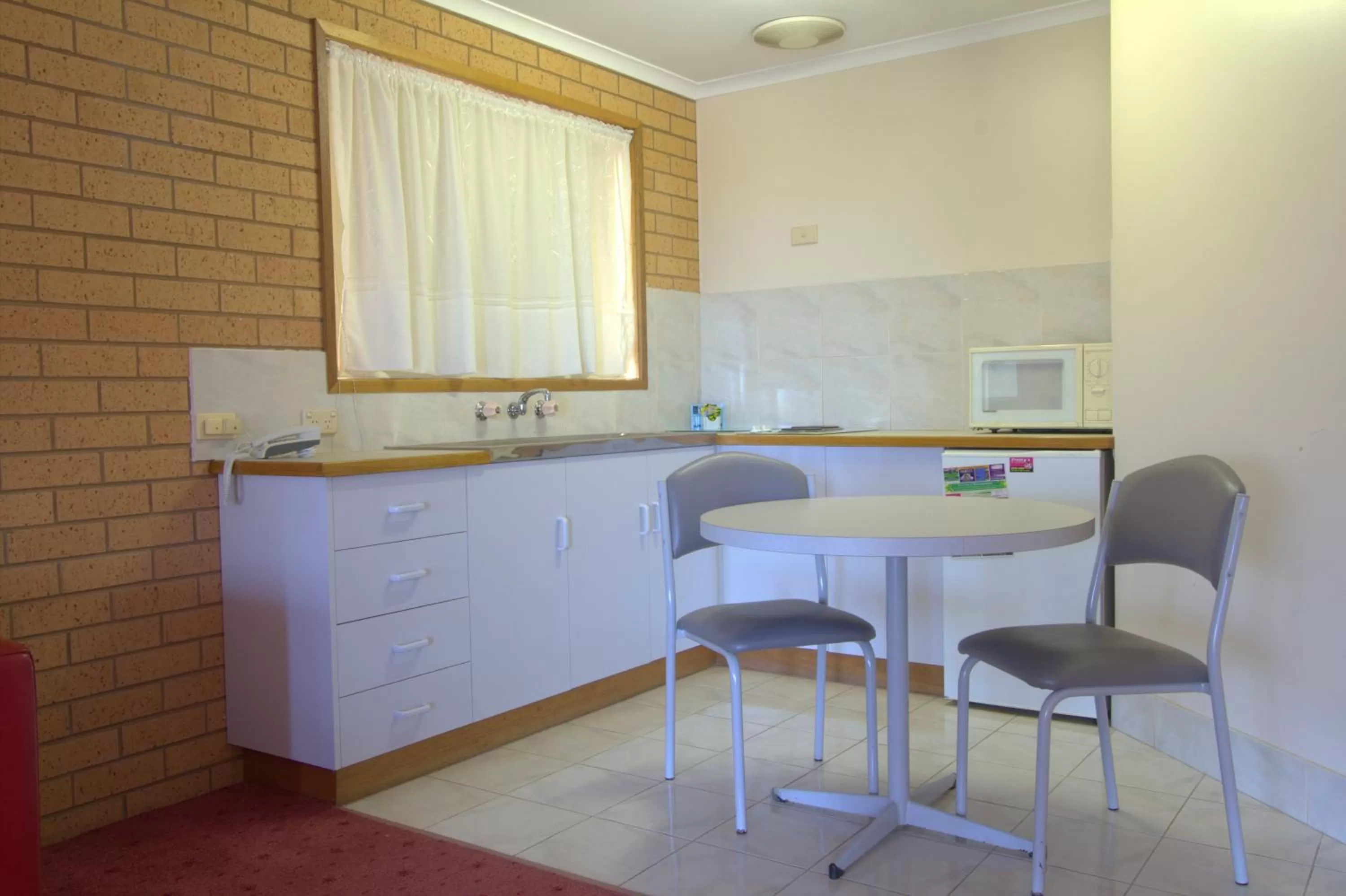 Kitchen or kitchenette in Blue Whale Motor Inn & Apartments
