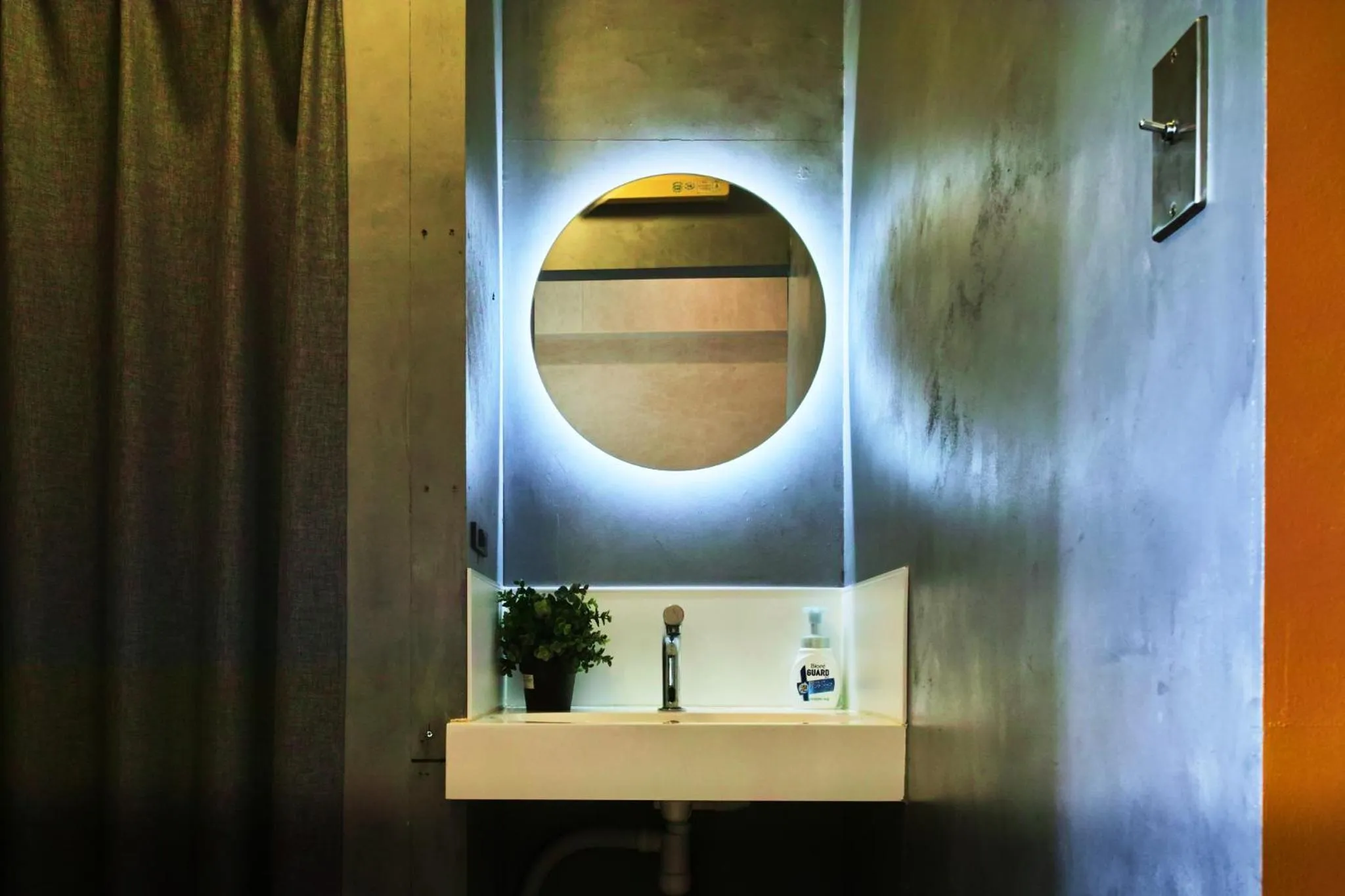 Communal lounge/ TV room in Hostel Casa Noda