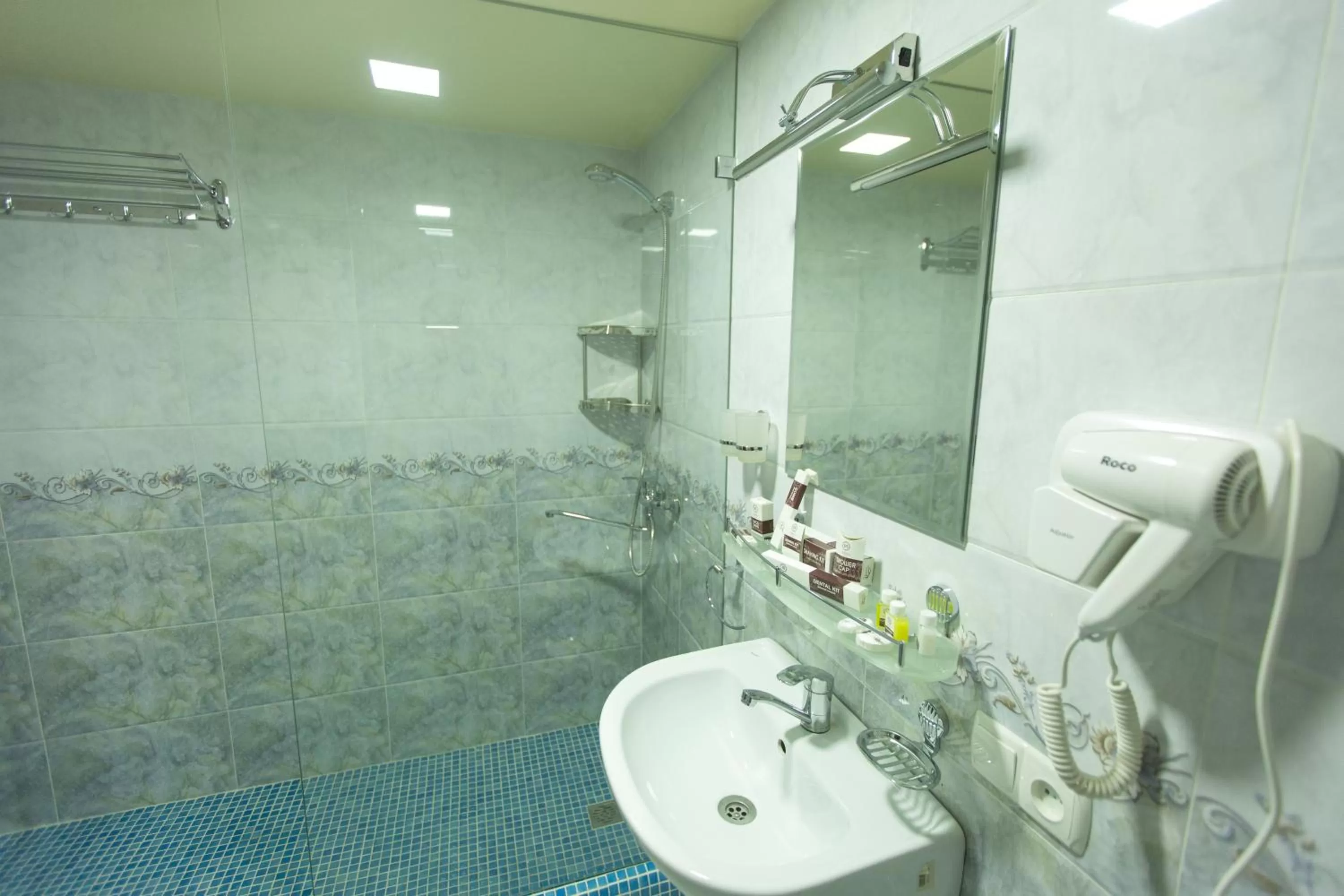 Shower in Mirzo Boutique Hotel