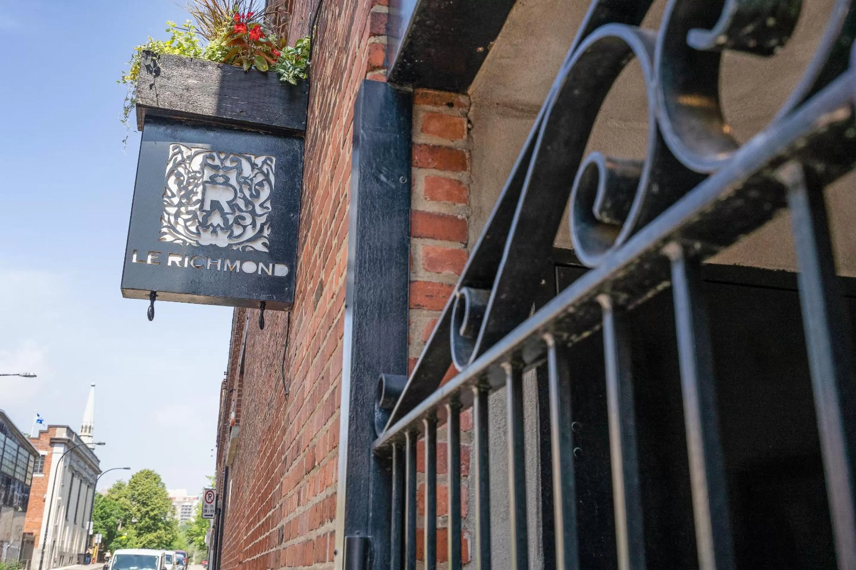 Property Logo/Sign in Sonder at The Richmond